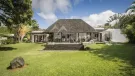 Elégante villa au style tropical chic - Beau Champ