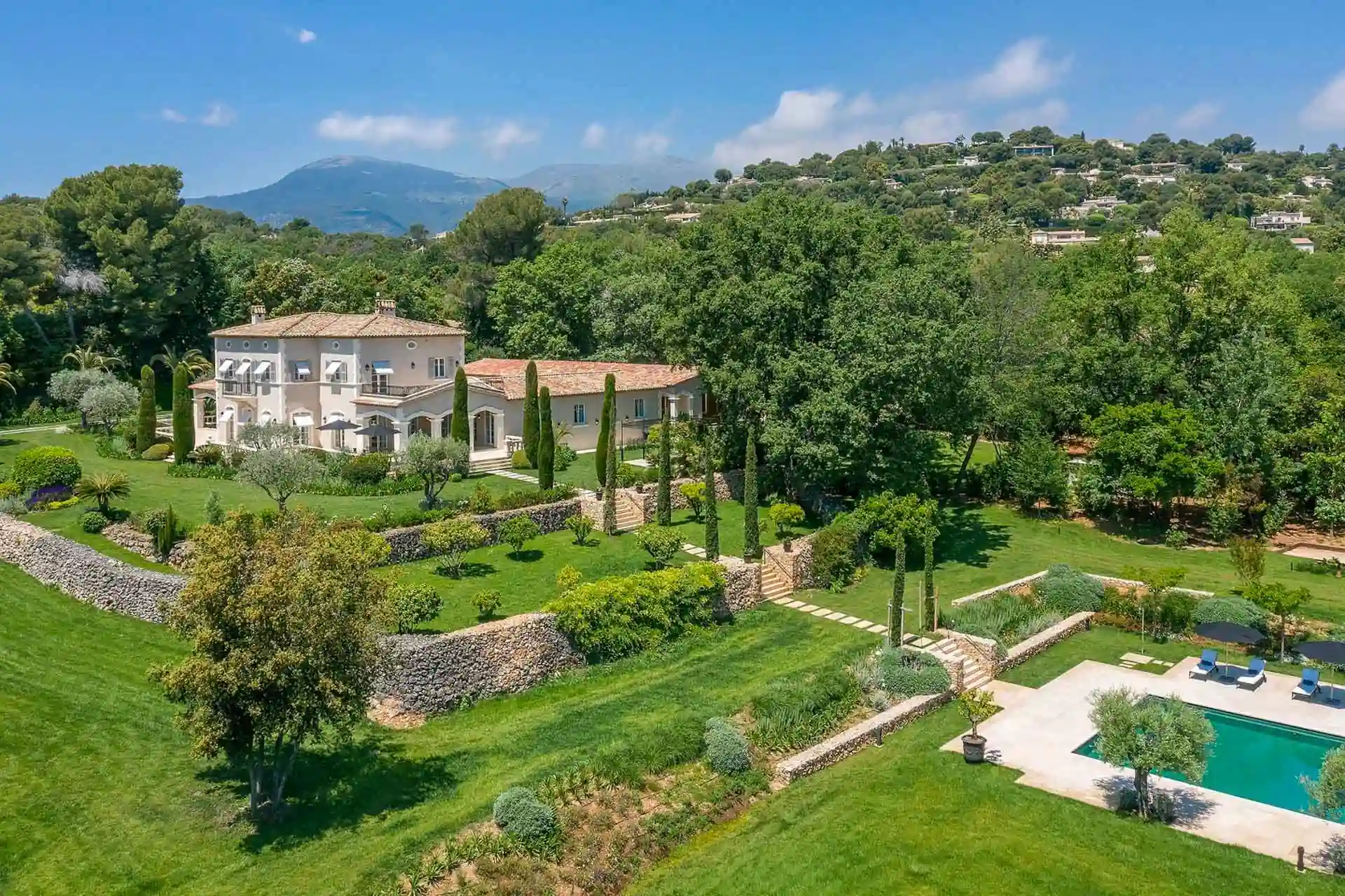 Propriétés et Villas de Luxe à Vendre La Colle-sur-Loup