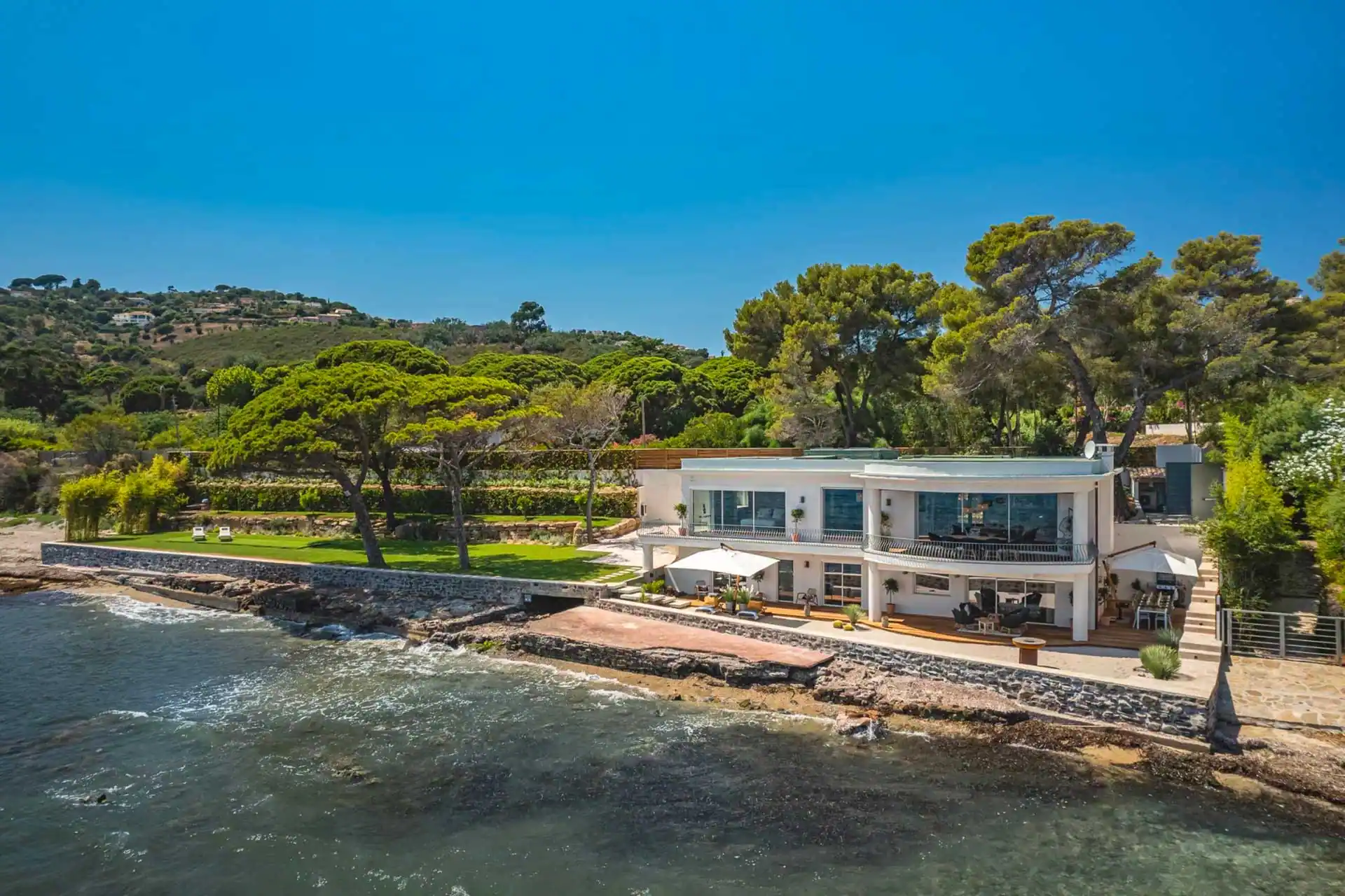 Nos villas pieds dans l’eau à Saint-Tropez
