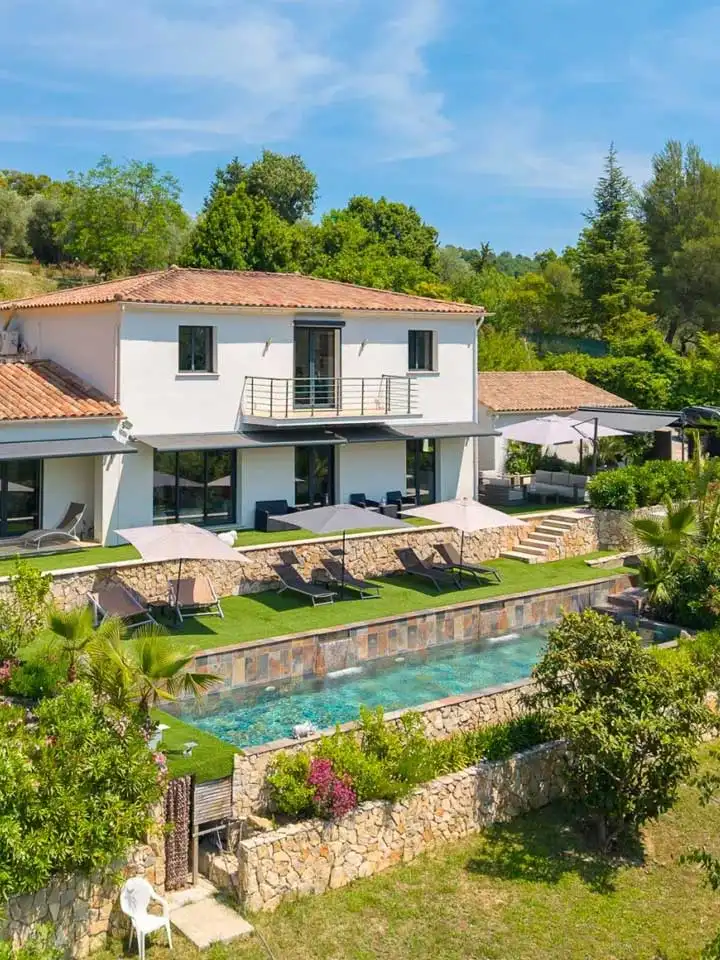 Contemporary villas for sale in Grasse