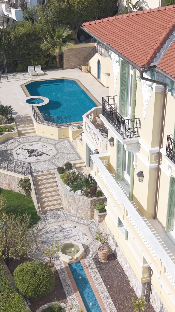Some architecture carries History with elegance.
Ten minutes from Monaco, this freshly renovated Belle Époque villa was...