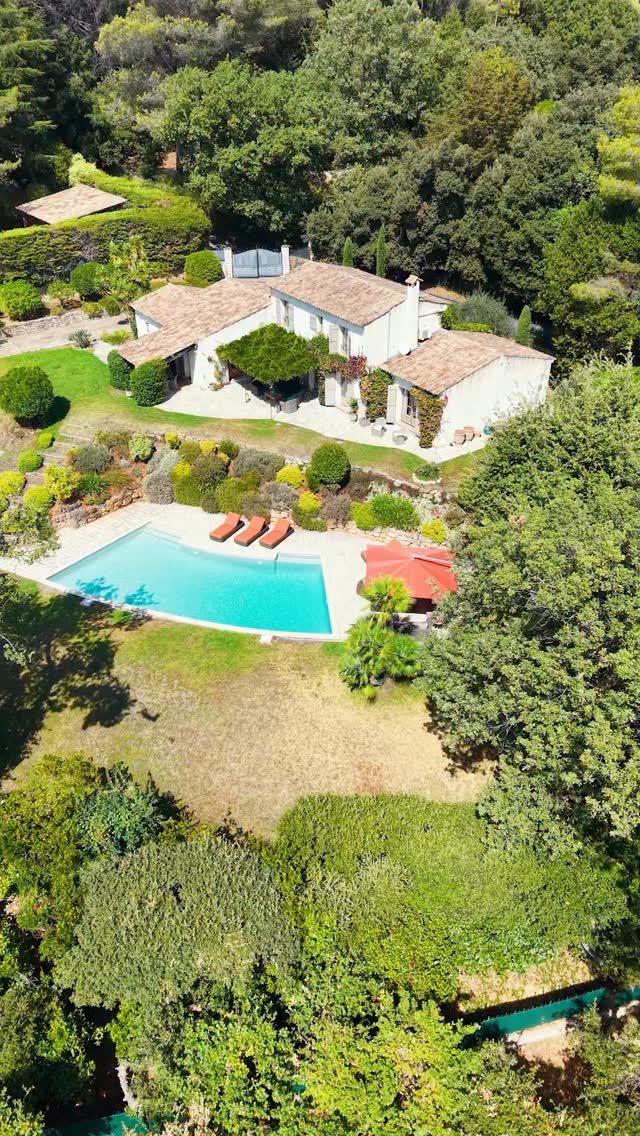 The charm of a Provençal home in La Colle-sur-Loup, in absolute tranquillity.

Renovated in 2010, this approximately 225...
