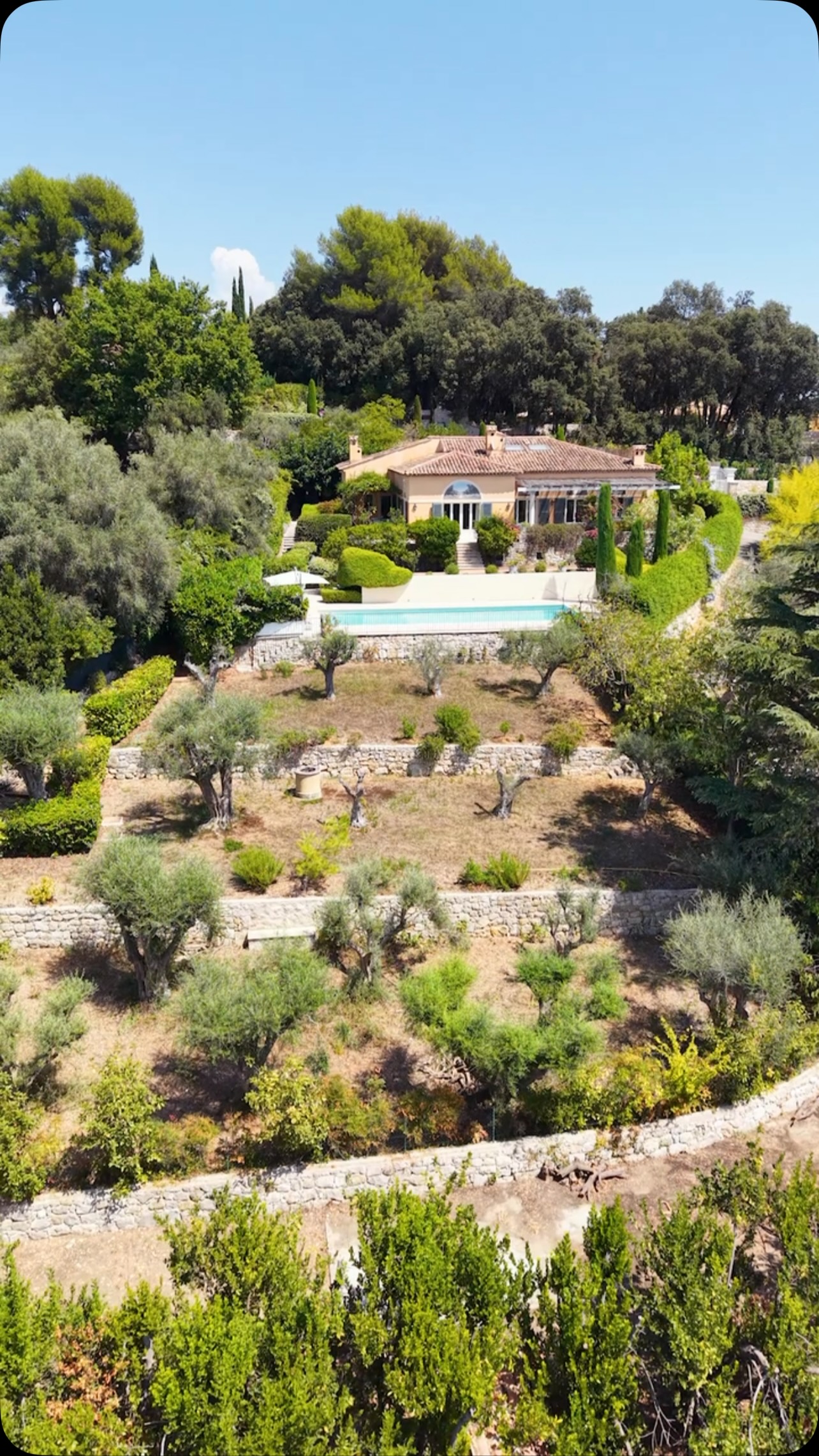 Peace and privacy in the hills of La Colle-sur-Loup.

Just moments from Saint-Paul-de-Vence, this elegant villa offers a...