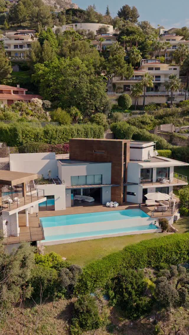 Just minutes from Monaco, this stunning contemporary villa enjoys exceptional panoramic views over the Mediterranean.

S...