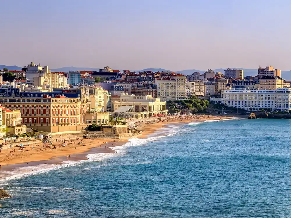 Investir sur la Côte Basque : pourquoi Biarritz s'impose comme une valeur refuge