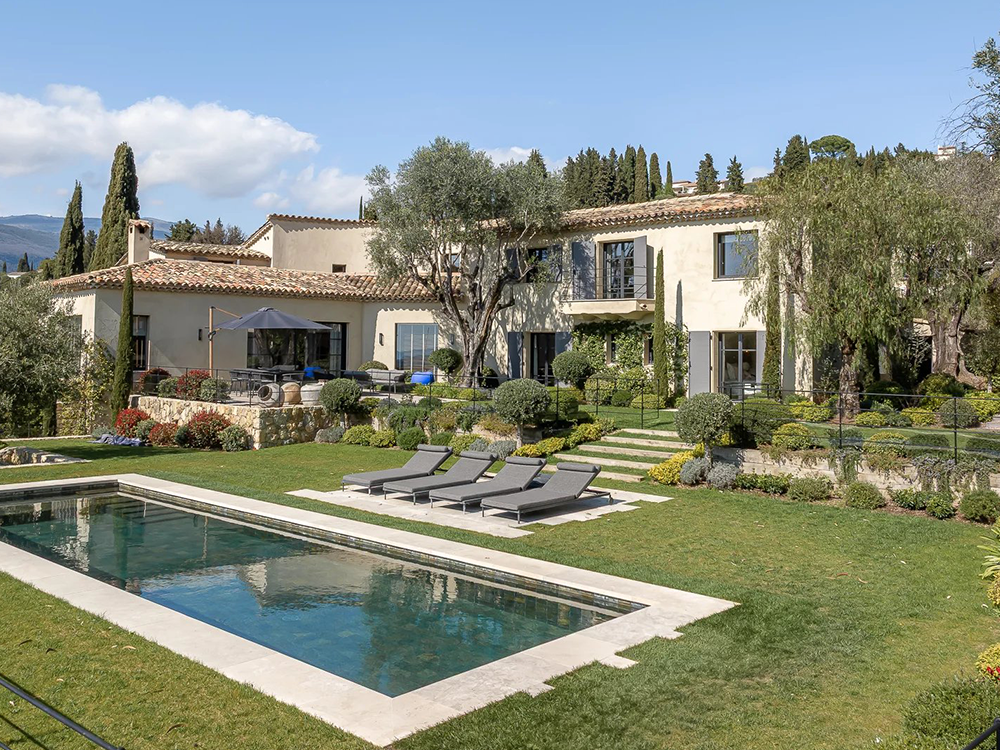 Villas contemporaines, domaines sécurisés, bastides en pierre : l'architecture d'exception de Mougins