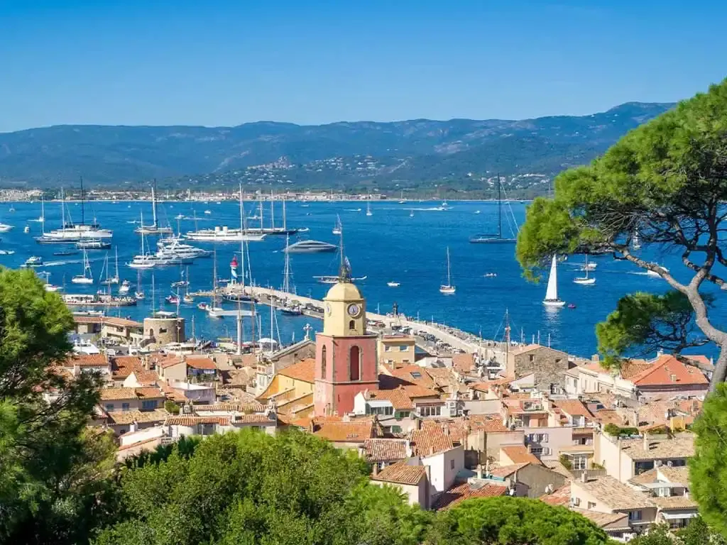 Acheter un bien immobilier à Saint-Tropez : où les acheteurs internationaux recherchent