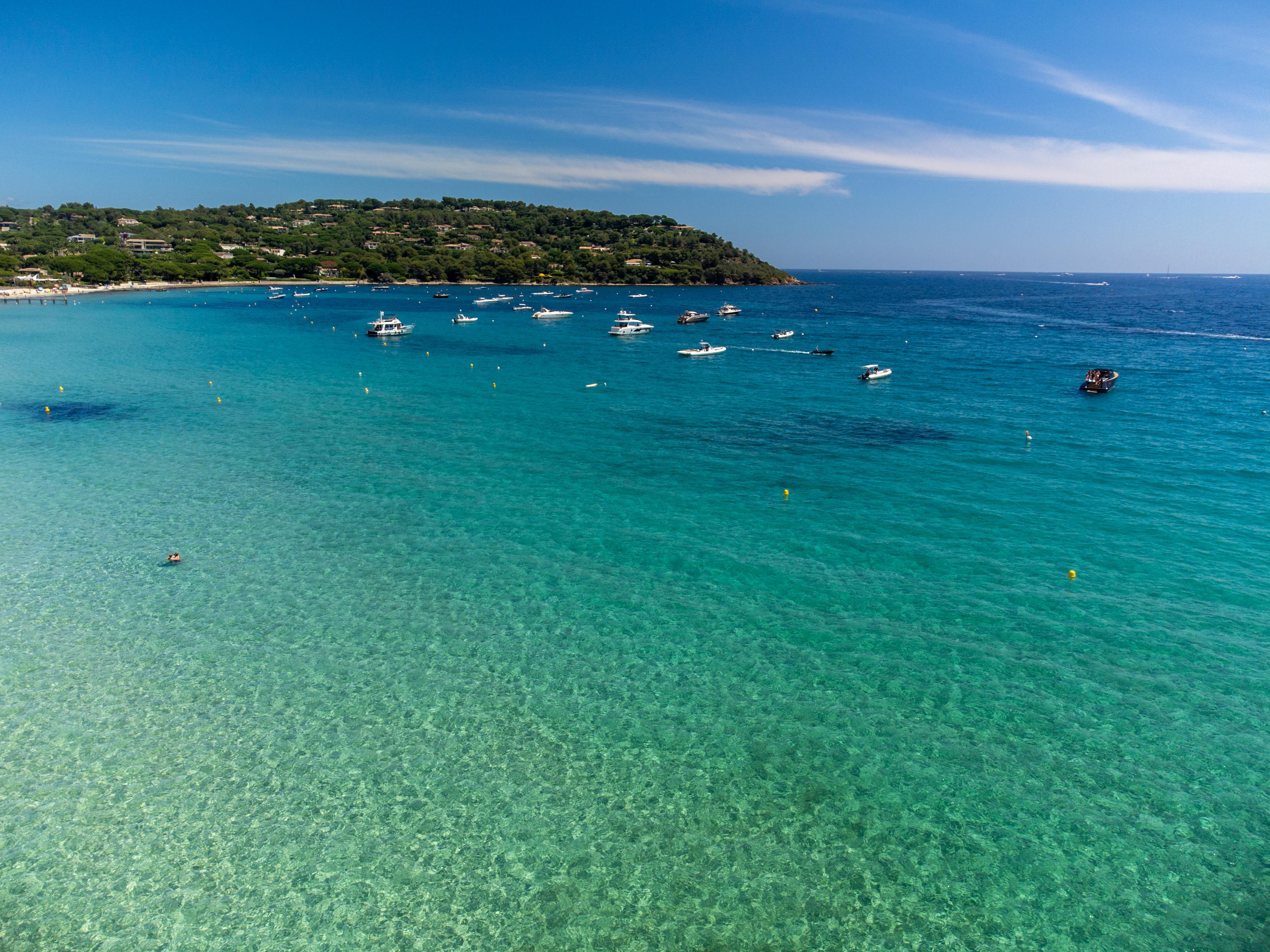 Les Meilleurs Beach Clubs de Saint-Tropez : Idéal pour faire la fête