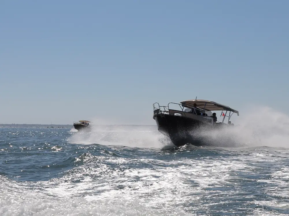 Beacher : L'Excellence du Day Boat Personnalisé, Emblème du Bassin d’Arcachon