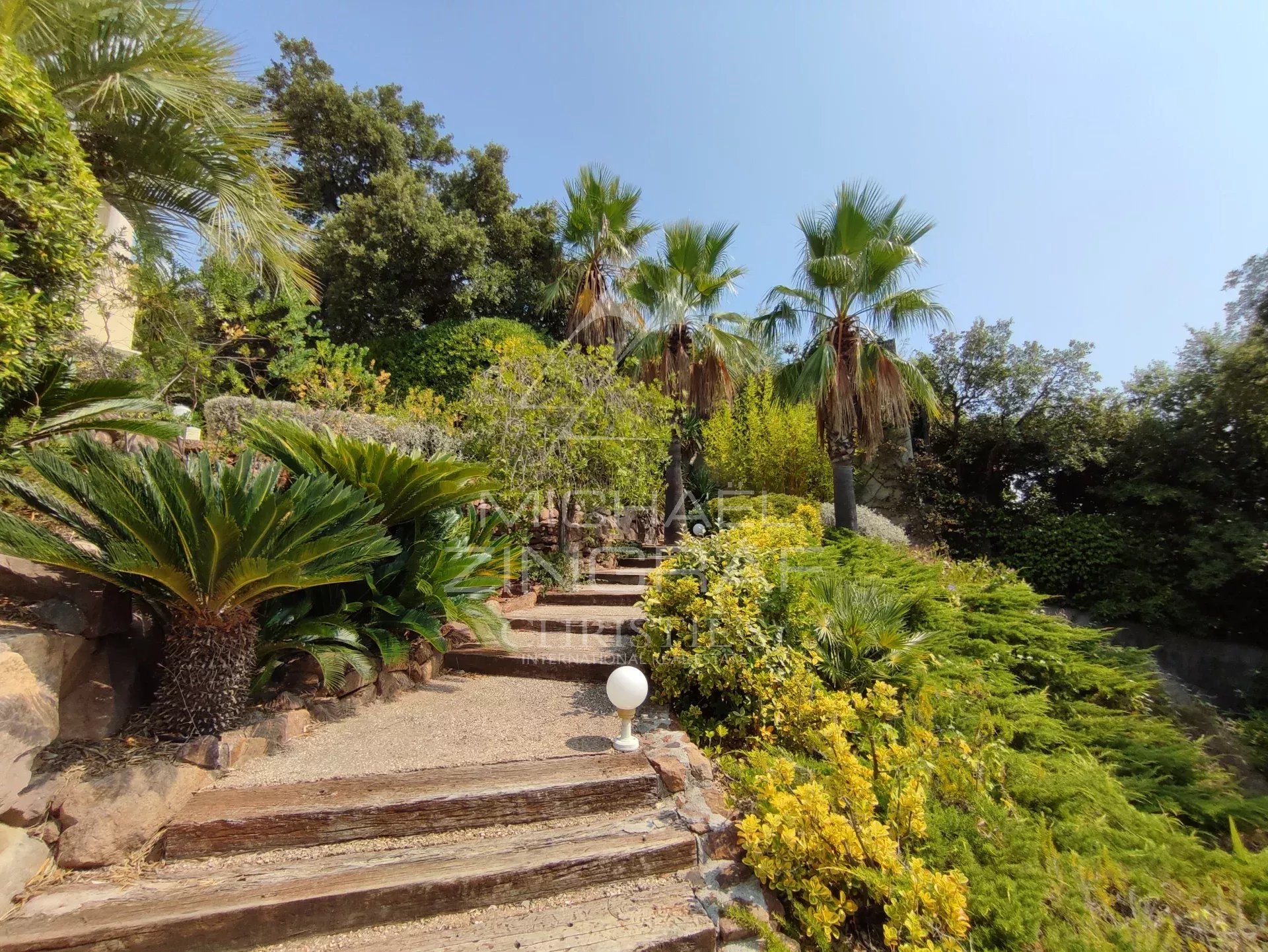 IN DER NÄHE VON CANNES – VILLA MIT MEERBLICK – ANTHEOR