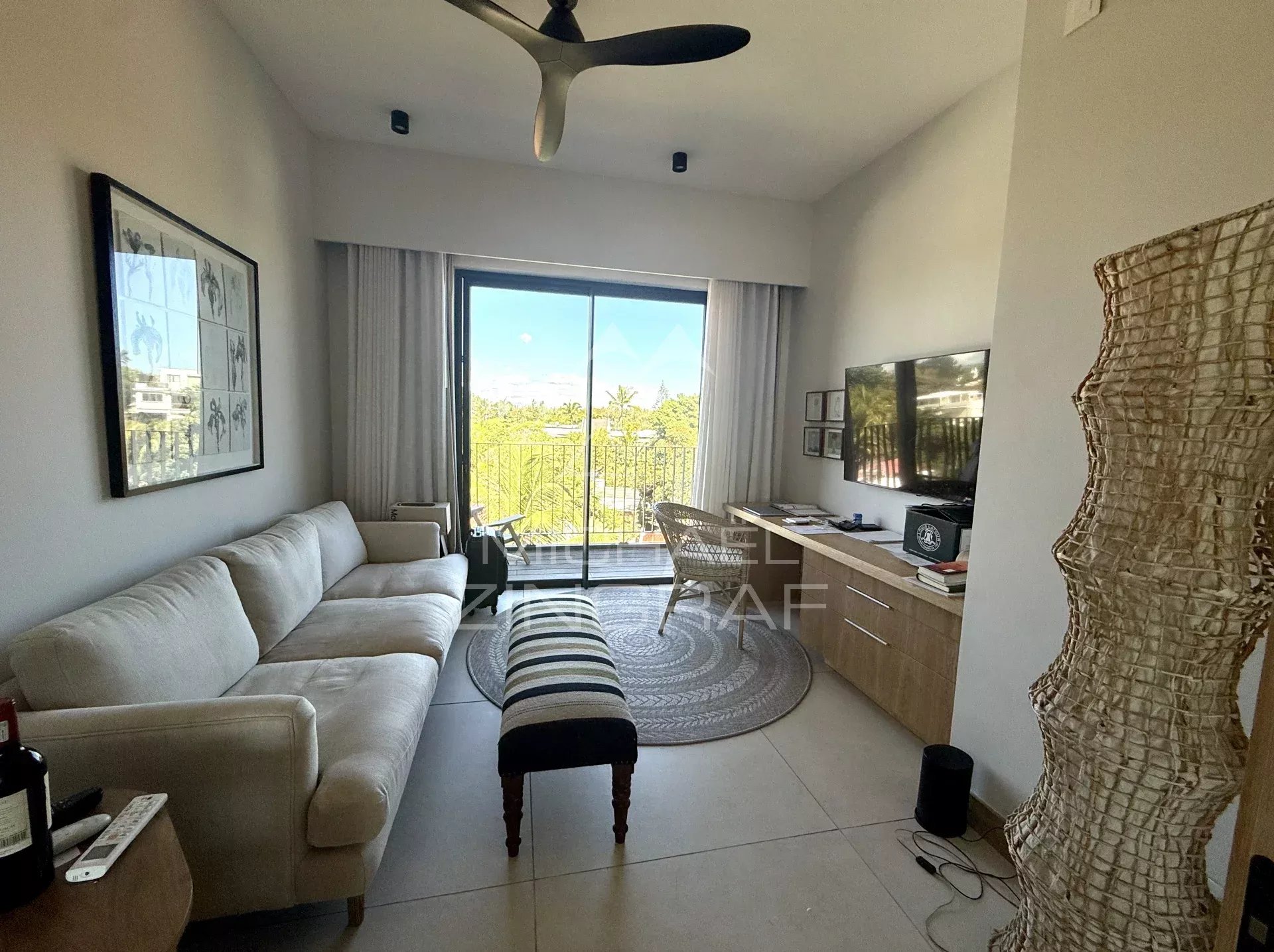 Luxury Penthouse with Sea Views – Pointe aux Canonniers