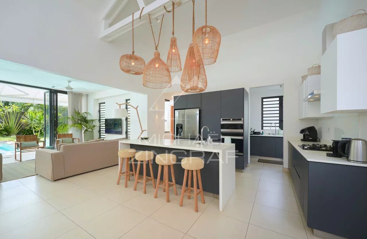 Villa avec piscine dans une résidence sécurisée à Péreybère