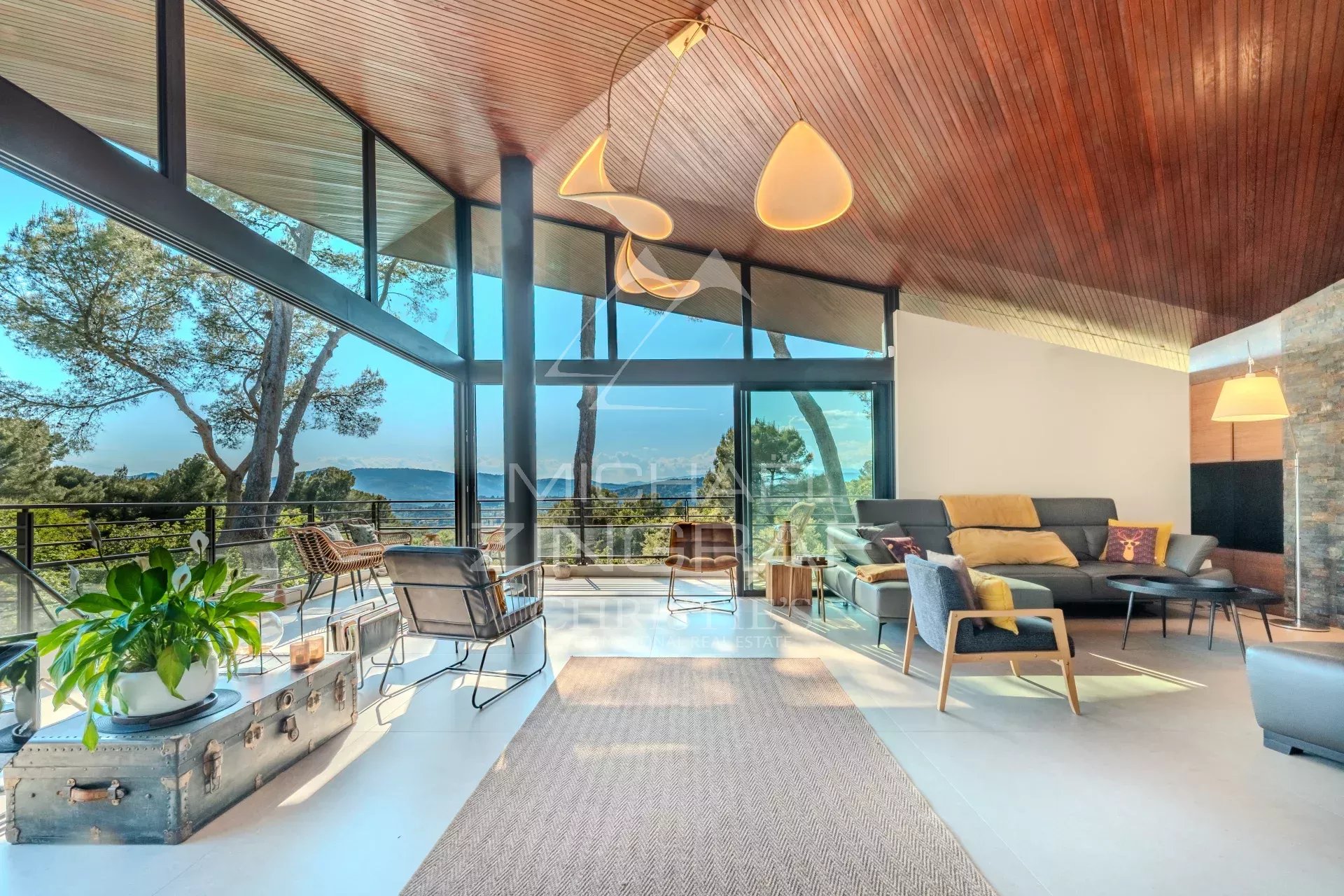 Mougins - Villa d'architecte située dans un domaine privé aux portes de Cannes