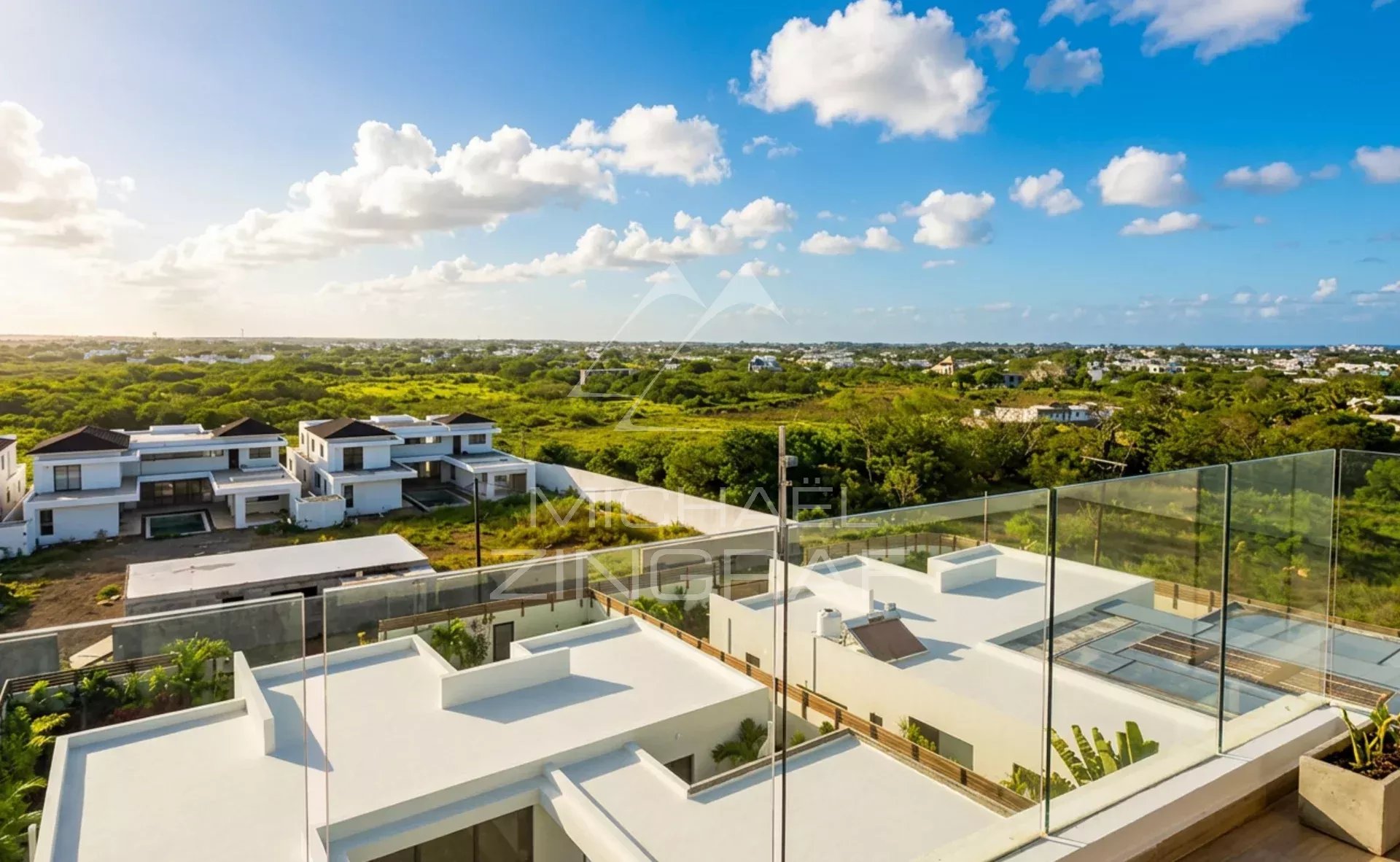 Exceptional Penthouse with Rooftop & Private Pool | Pereybère
