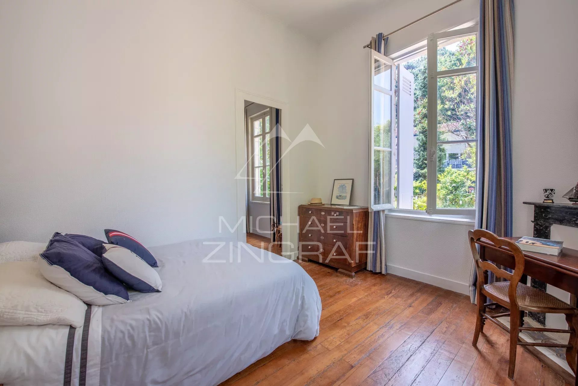 Character house in the heart of Arcachon - sought-after neighborhood in a confidential setting