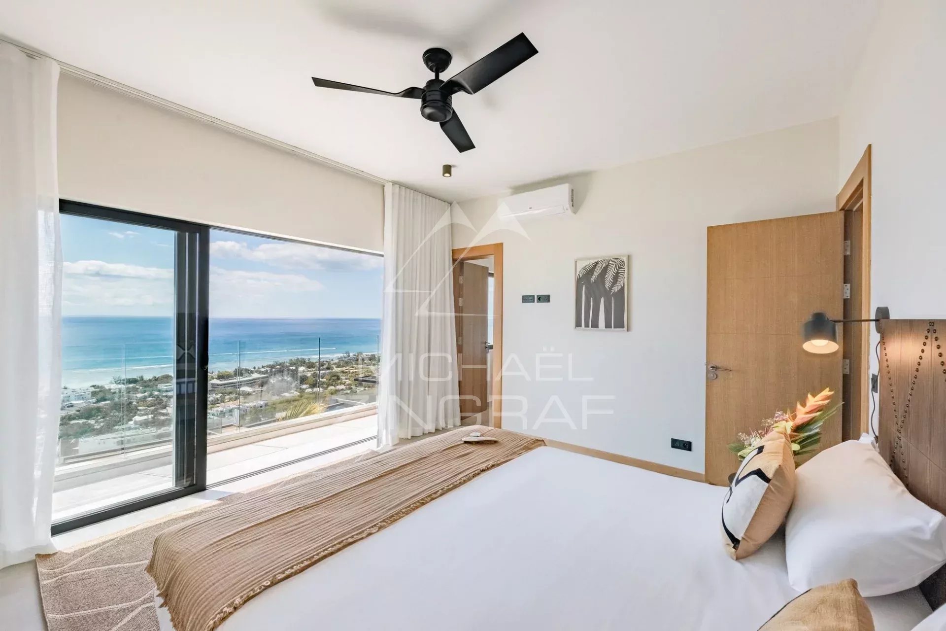 Puppen 5 -Bedroom Villa - Black Riviere