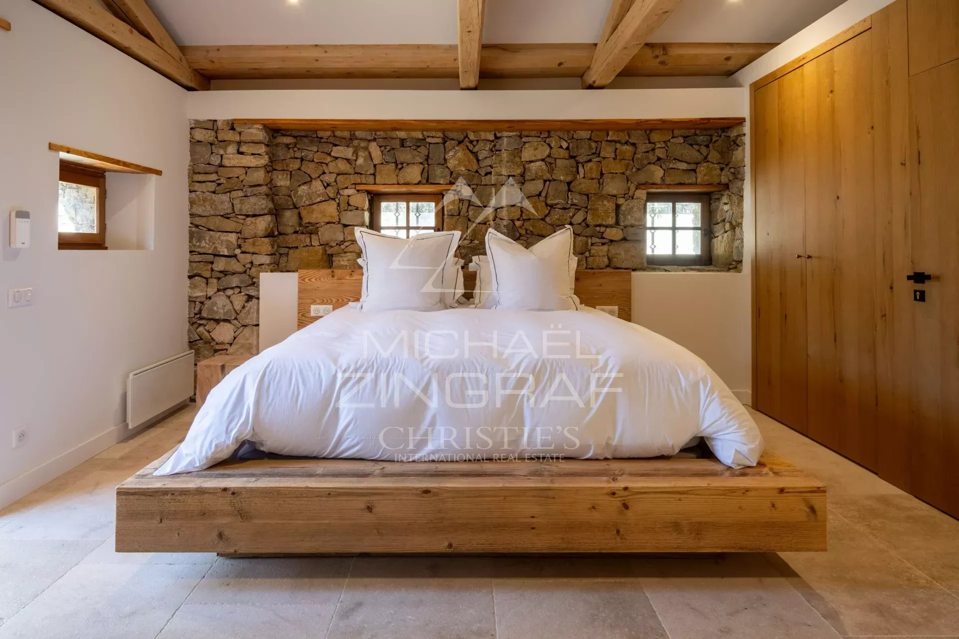 Proche Valbonne – Superbe propriété entièrement rénovée – 5 chambres