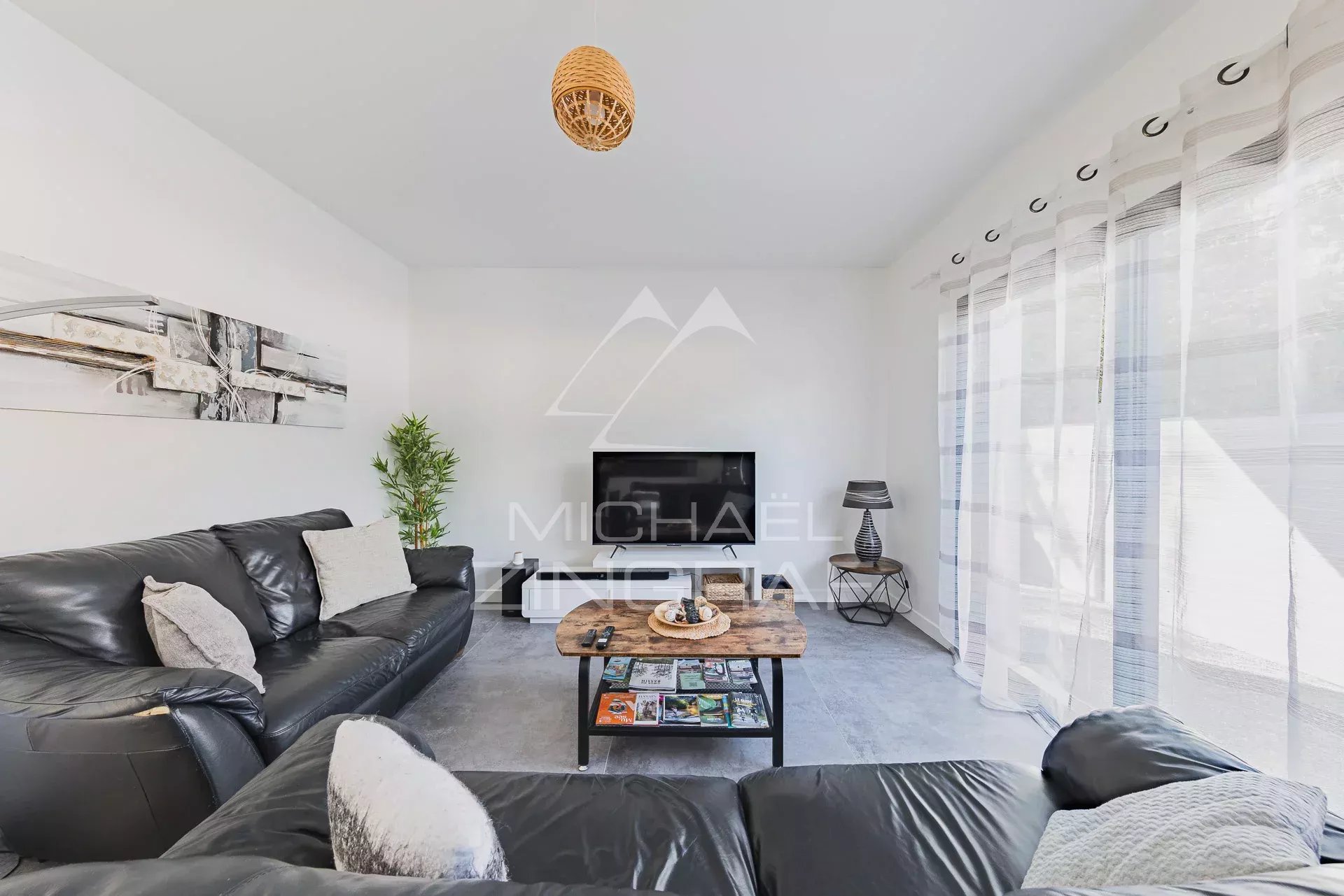 Villa et maison d’amis sur 2 300 m² de terrain