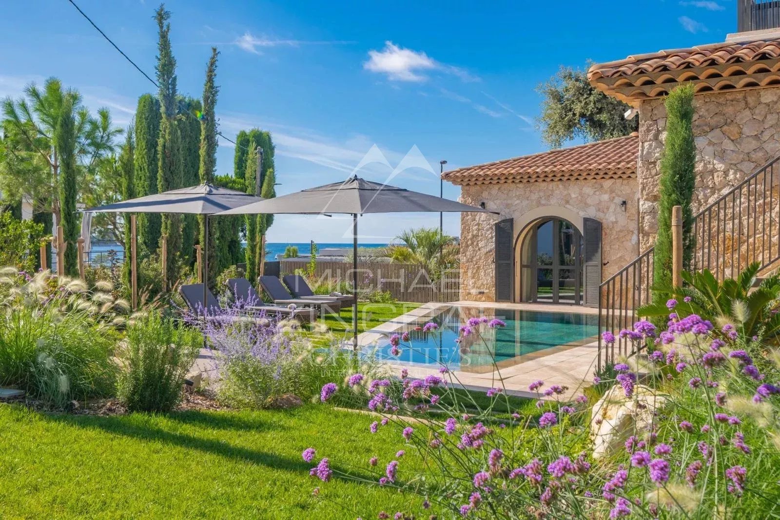 Cap d'Antibes West Side - Contemporary waterfront property - panoramic sea view