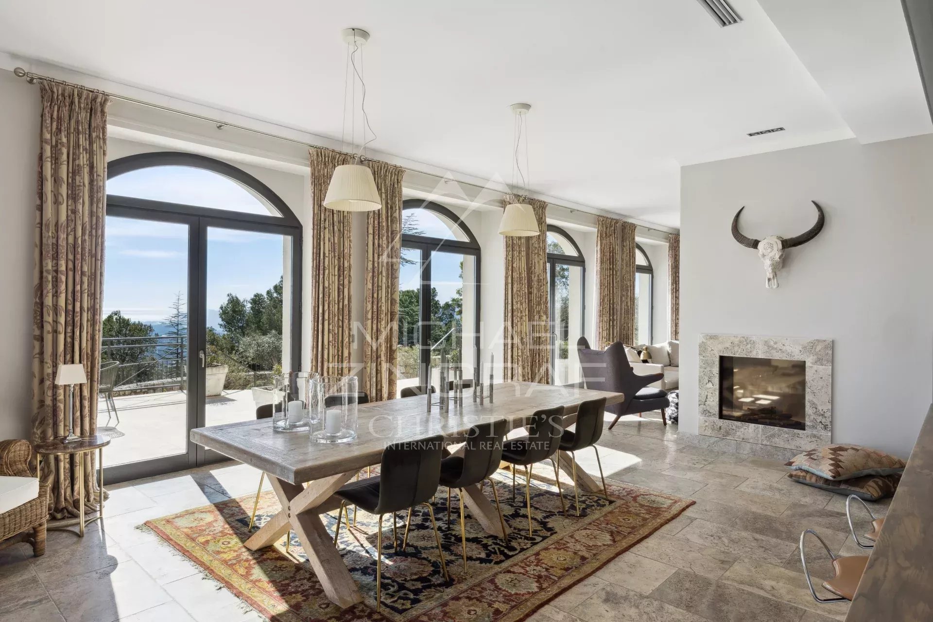 Magnificent Property with Panoramic Sea View