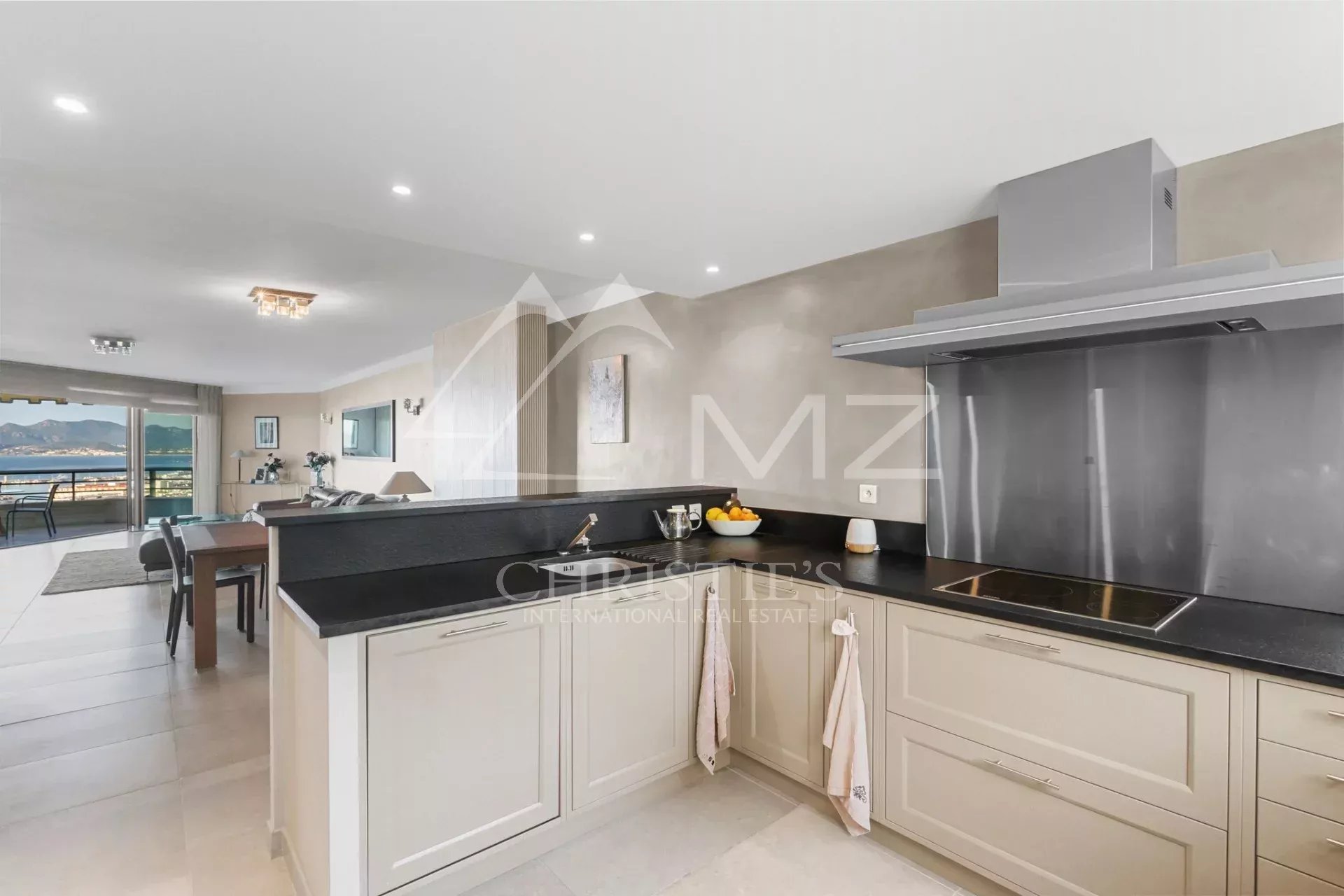 Hervorragende 4-Zimmer-Wohnung in einer prestigeträchtigen Residenz