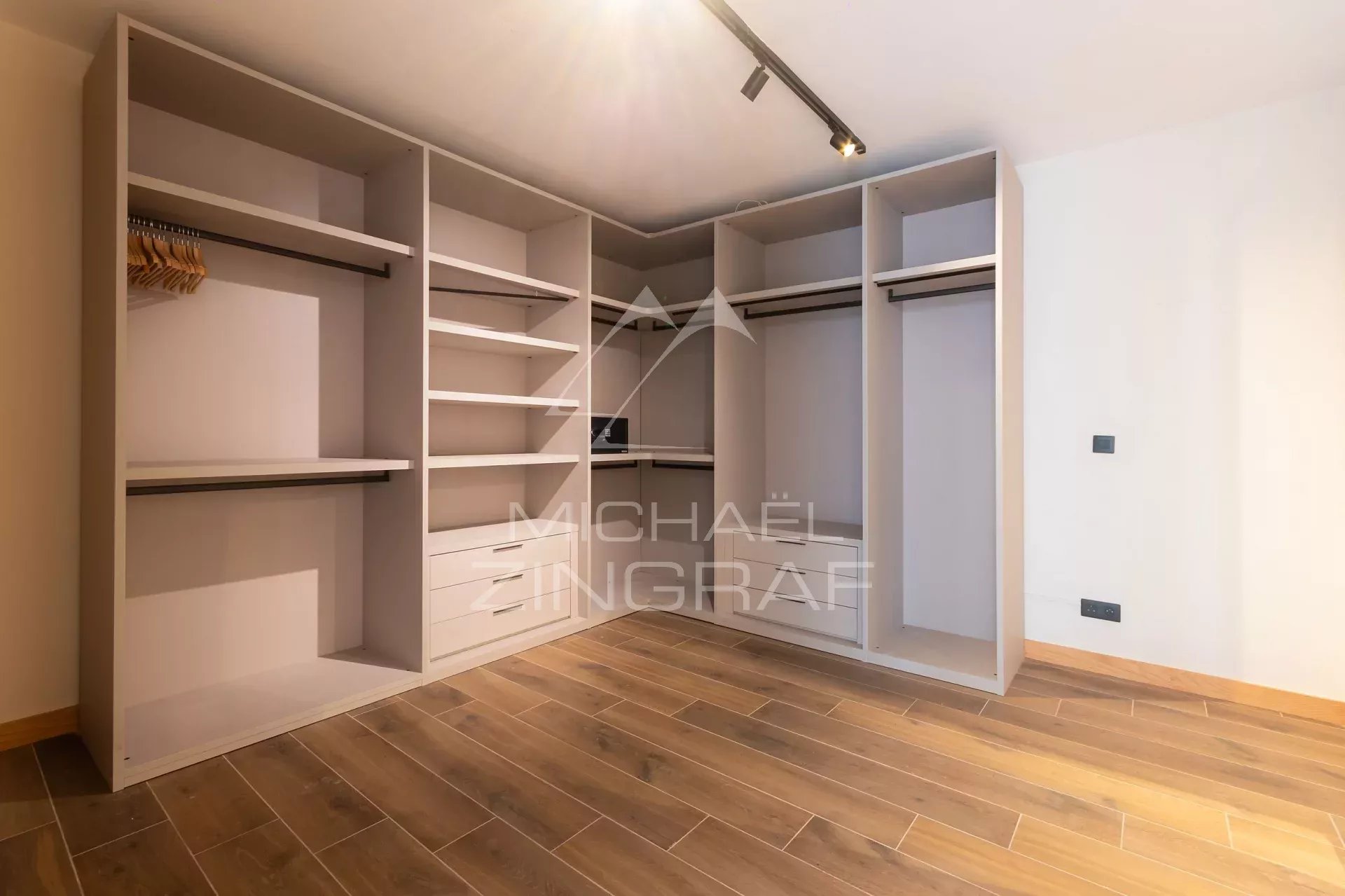 Puppen 5 -Bedroom Villa - Black Riviere