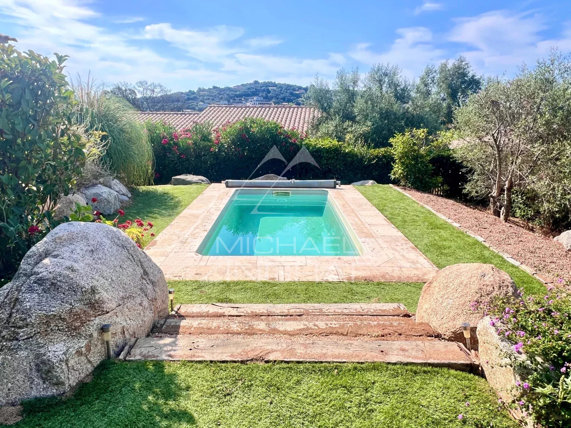 Villa T4 mit Schwimmbad 3 km von den Stränden von Porto-Vecchio entfernt