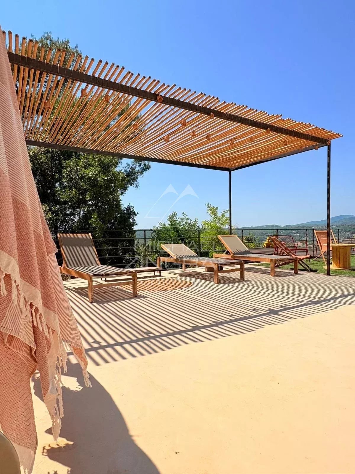 Provenzalische Lebensart am Fuße des Dorfes Fayence