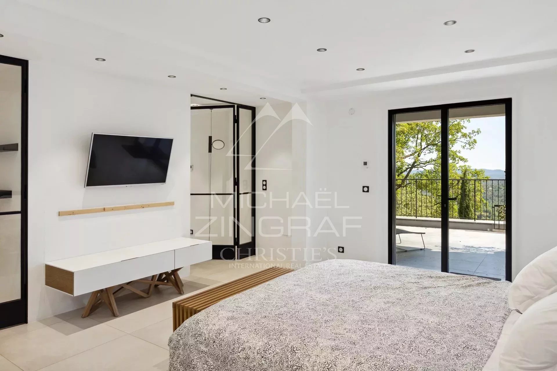 Domaine d’exception composé de trois maisons à proximité du village