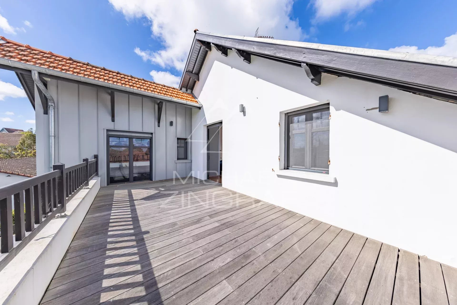 PROCHE PLAGE ARCACHON - VILLA DE 8 PIÈCES AVEC PISCINE