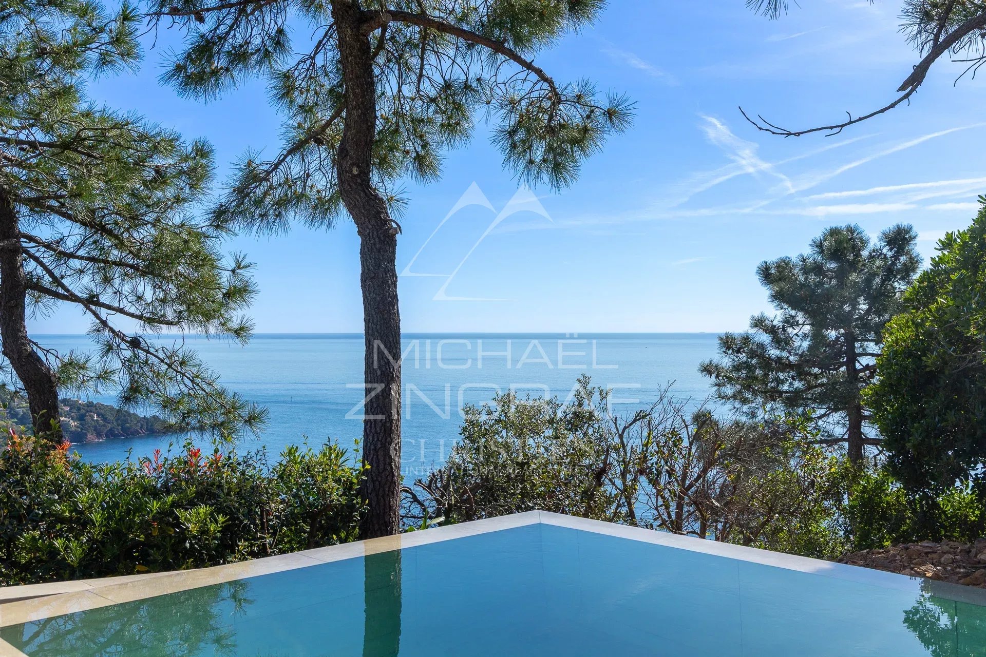 PROPRIÉTÉ CONTEMPORAINE AVEC VUE MER IMPRENABLE