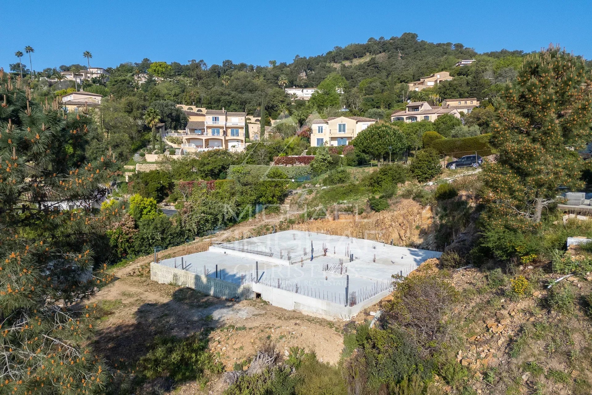 Terrain avec projet prêt à construire et vue imprenable