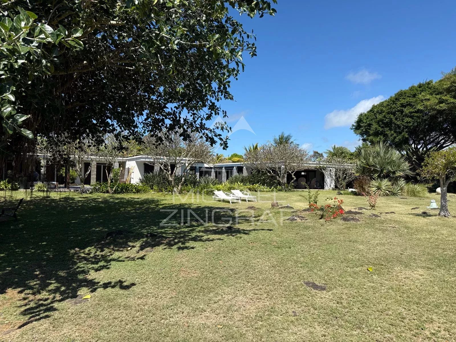 Villa d’Exception au Bord d’un Barachois à Calodyne