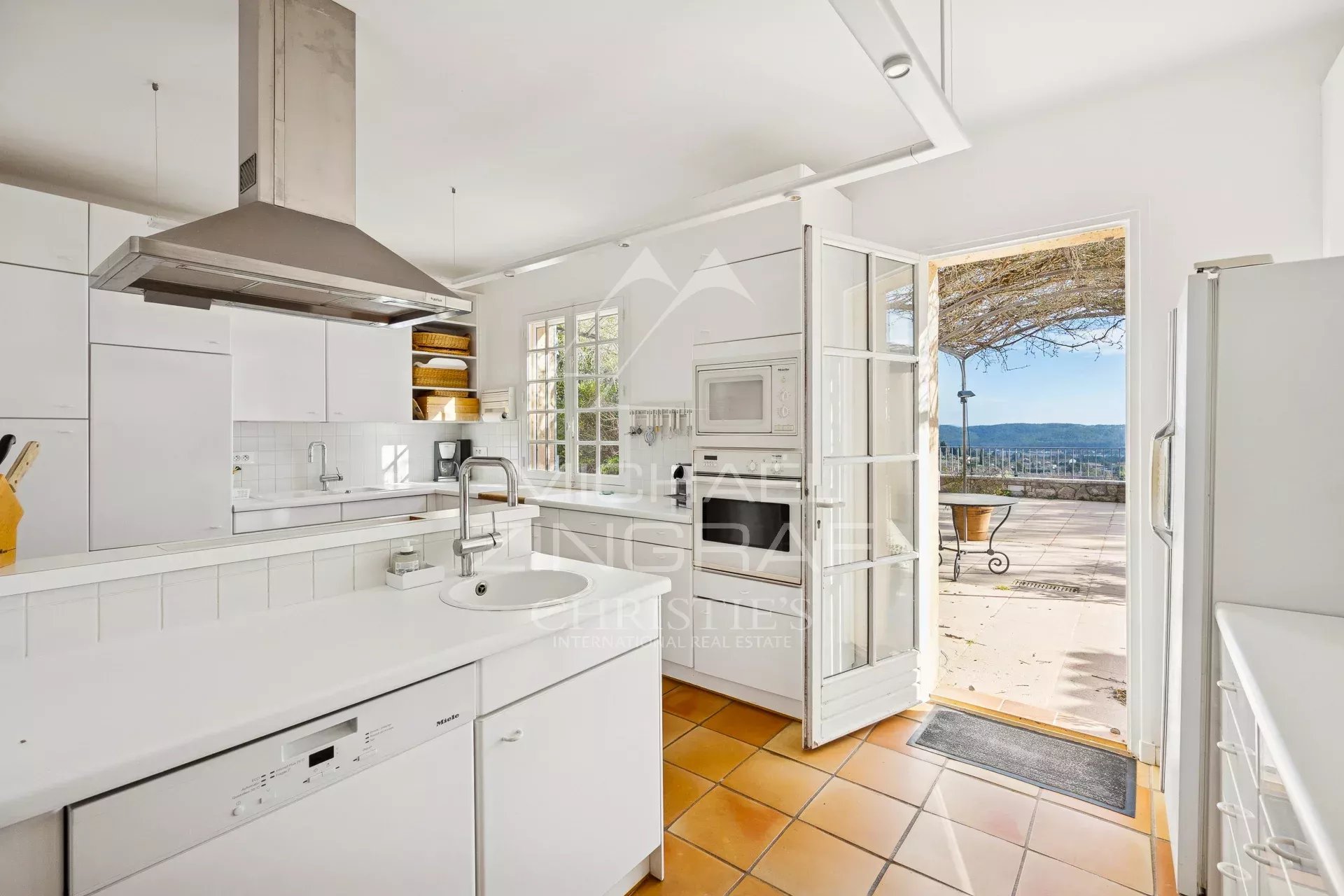 Charmante Villa mit Panoramablick in einem begehrten privaten Domaine