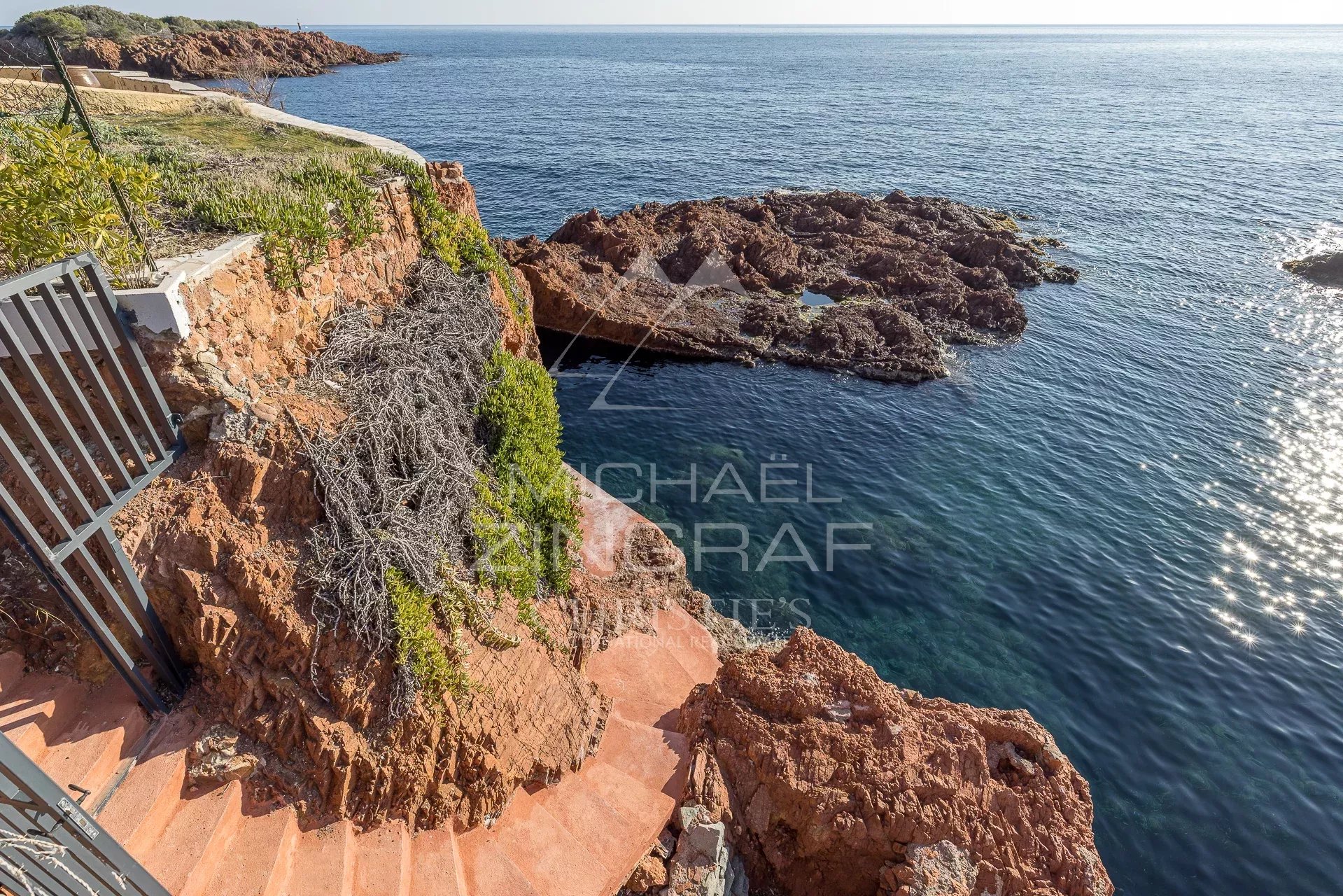 Close to Cannes - Waterfront property