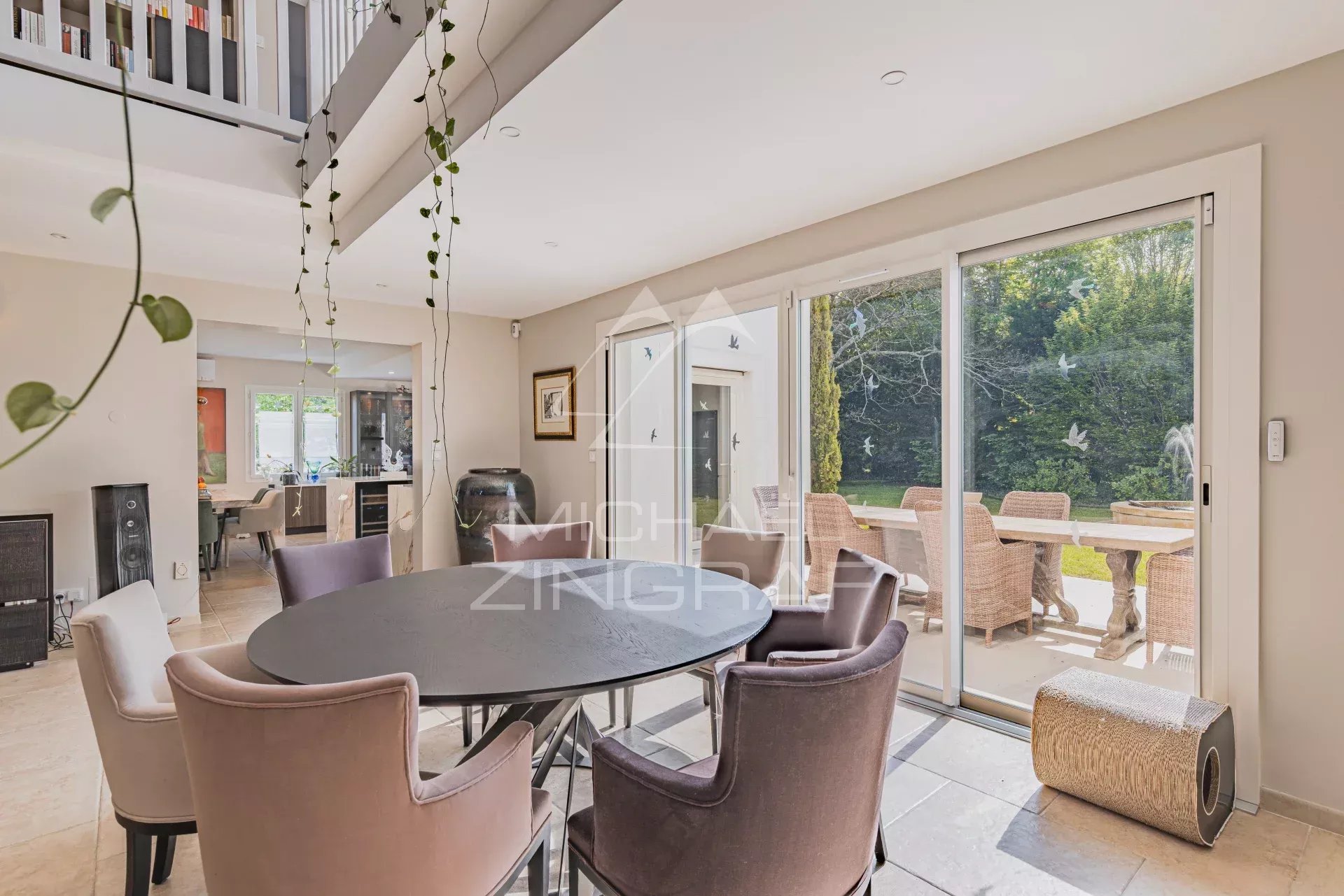 n Mimizan, on the edge of the forest, a unique property