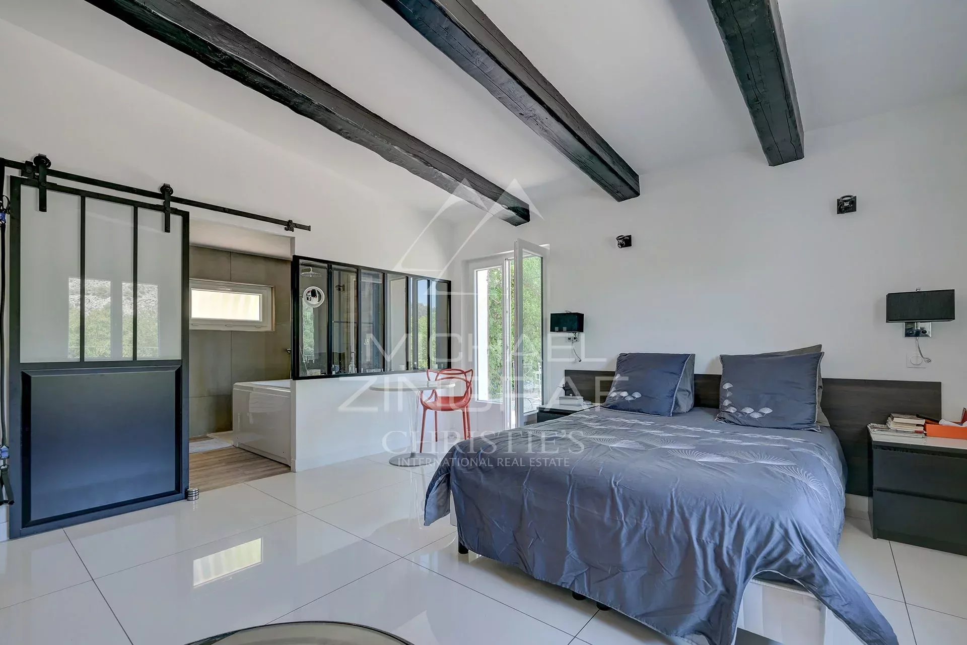 Proche Aix-en-Provence, Élégante propriété avec piscine