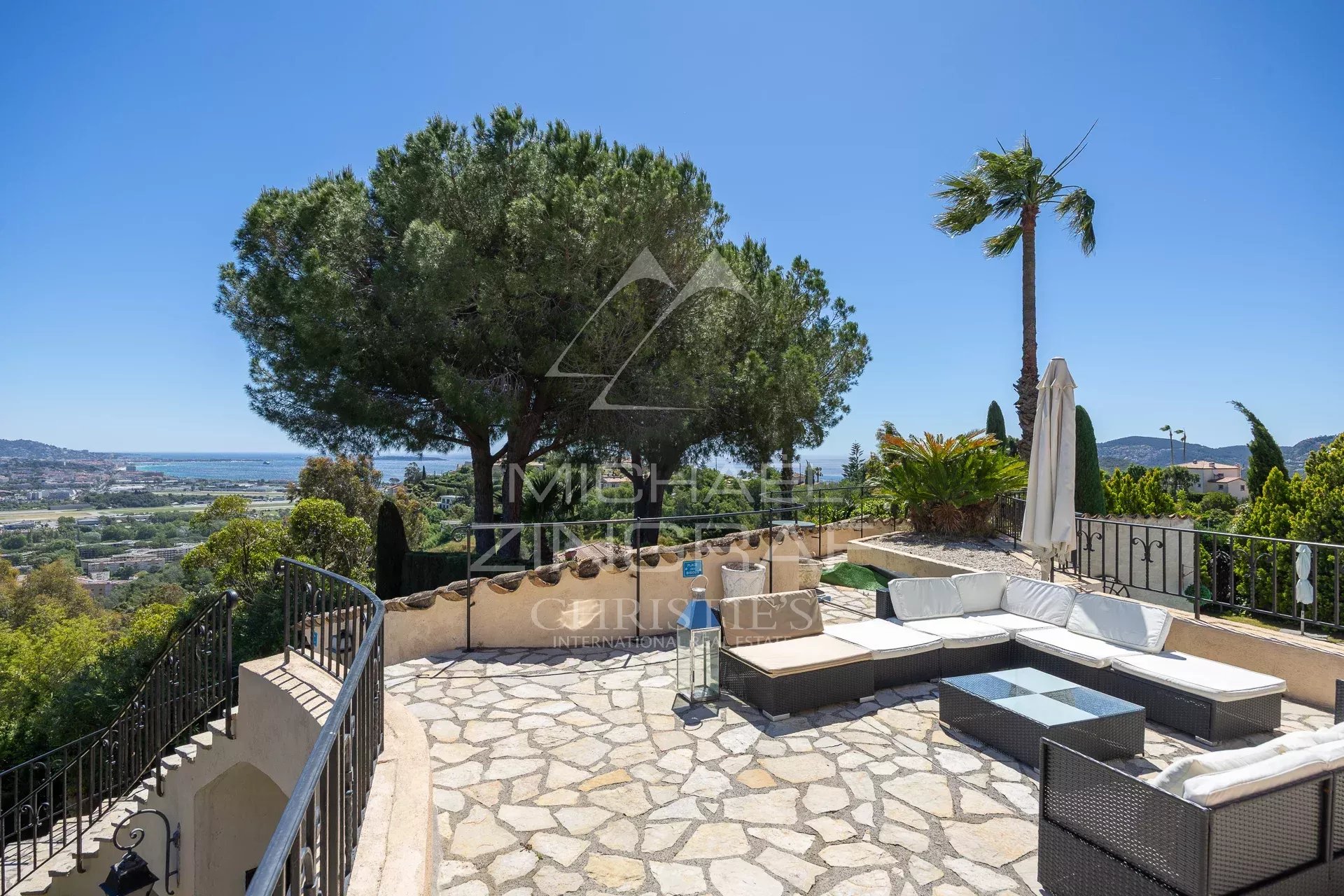 Proche Cannes – Mandelieu la Napoule – Propriété vue mer