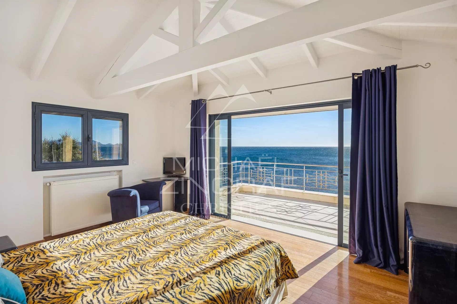 Les Issambres – Exceptional waterfront property – between Cannes and Saint-Tropez