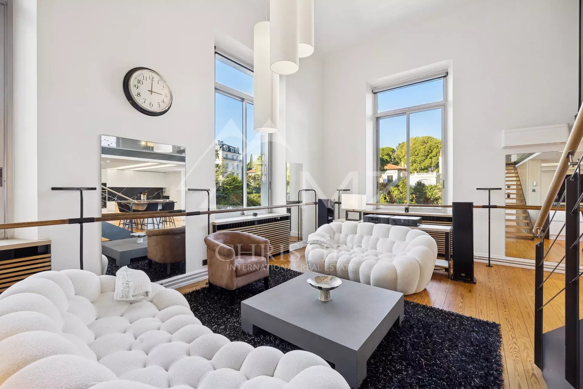 Vast Atypical Loft in Cannes Montfleury