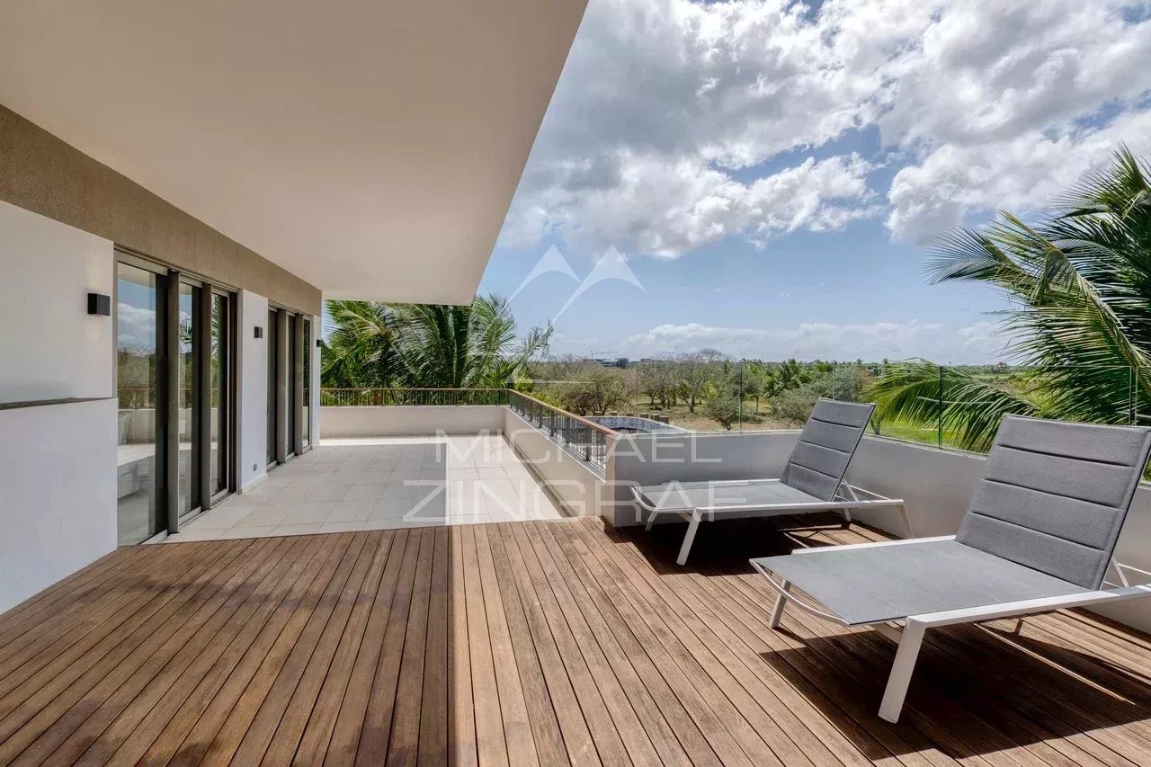 Penthouse with Golf View – Mont Choisy