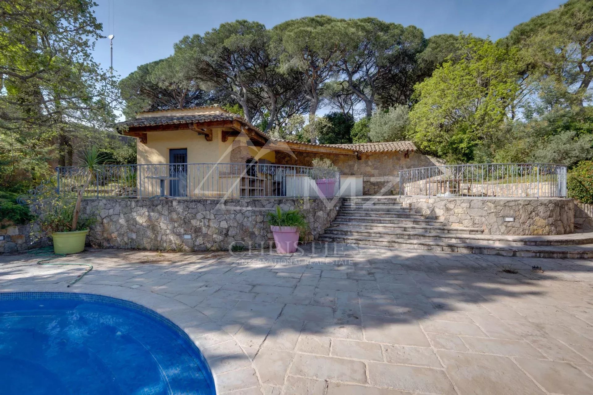 Sainte-Maxime property near the beach