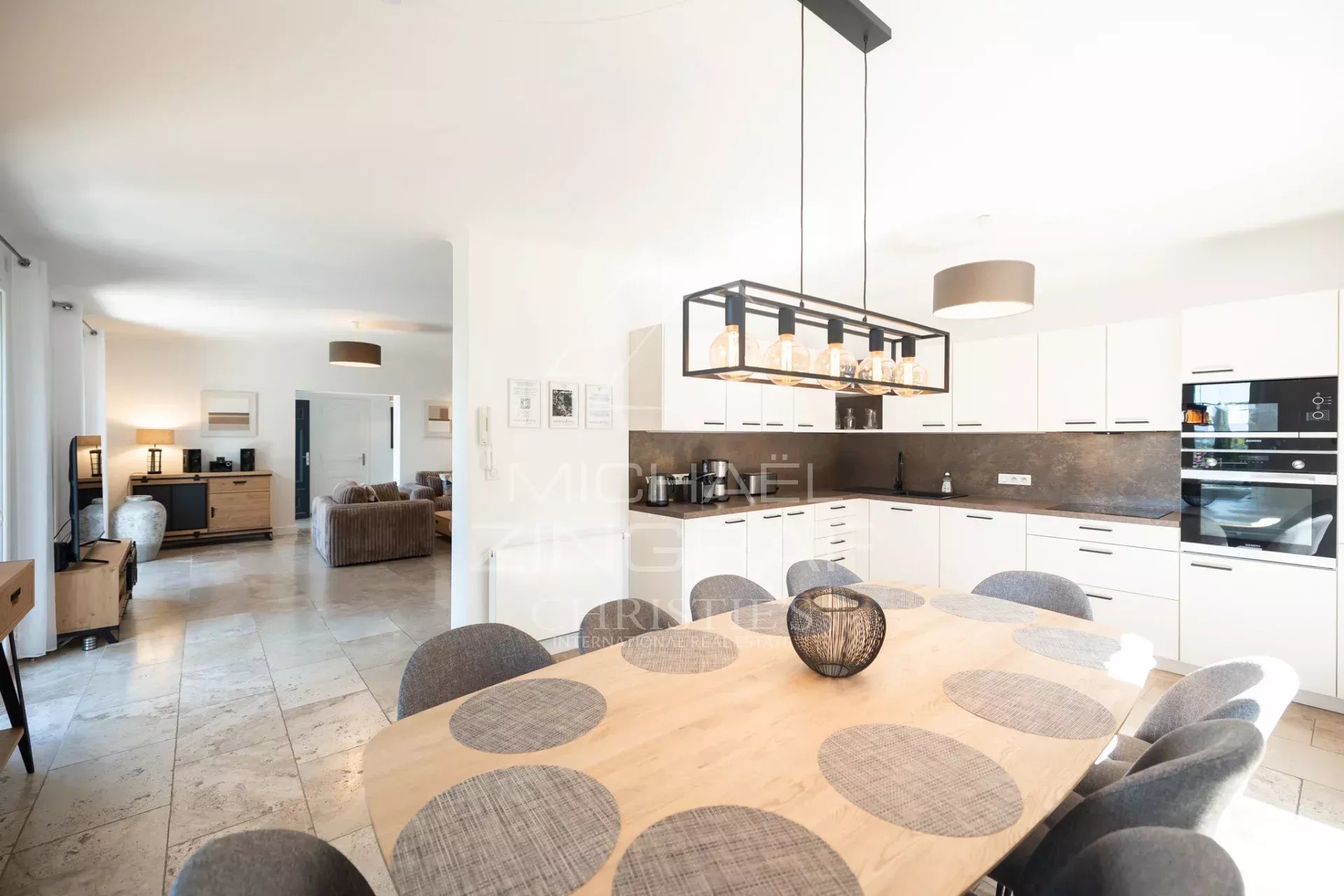 Roussillon - Superbe maison en pierre avec piscine et vues panoramiques exceptionnelles