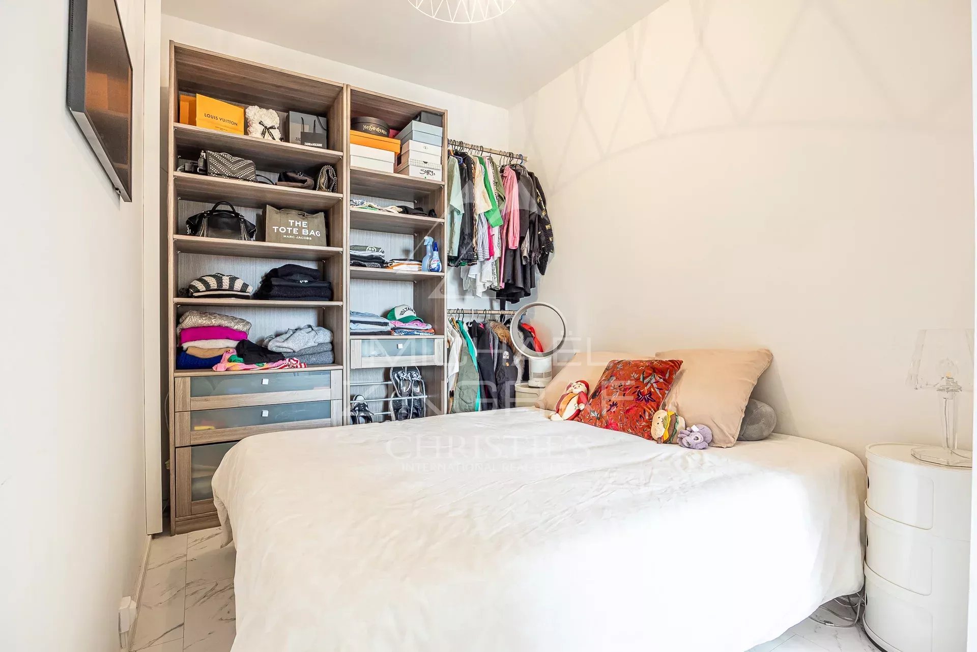 Exclusivité Prestige et Vue Mer au Cœur d’Antibes : Élégant 4 Pièces dans Résidence de Standing