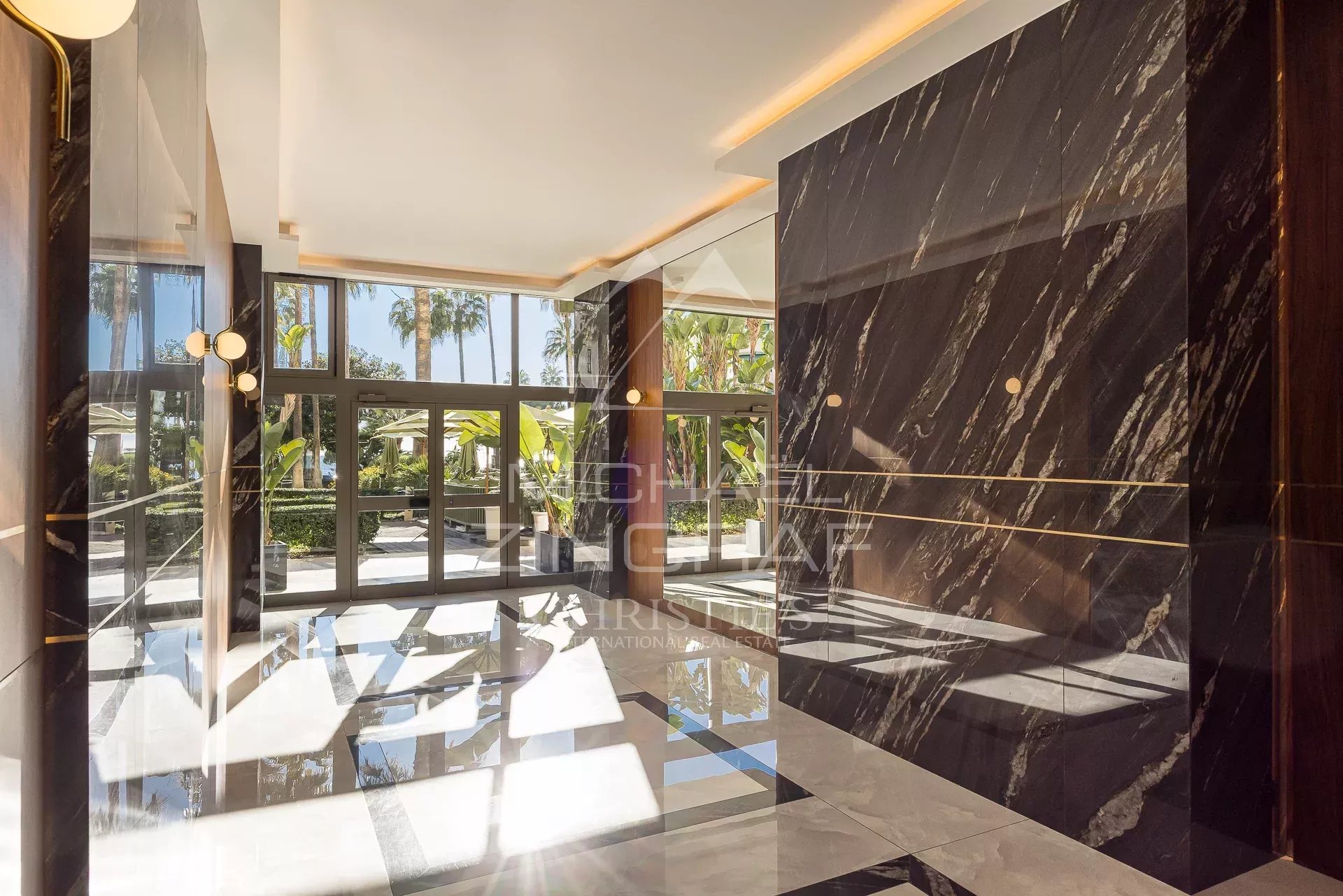 OFF MARKET - CANNES LA CROISETTE - LUXURIOUS 6-ROOM APARTMENT