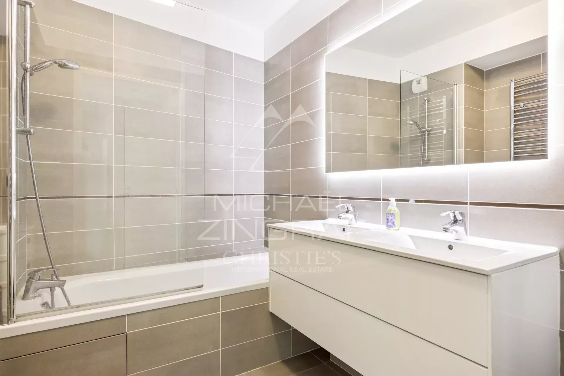 Cannes Palm Beach - 3-Zimmer-Wohnung in einwandfreiem Zustand