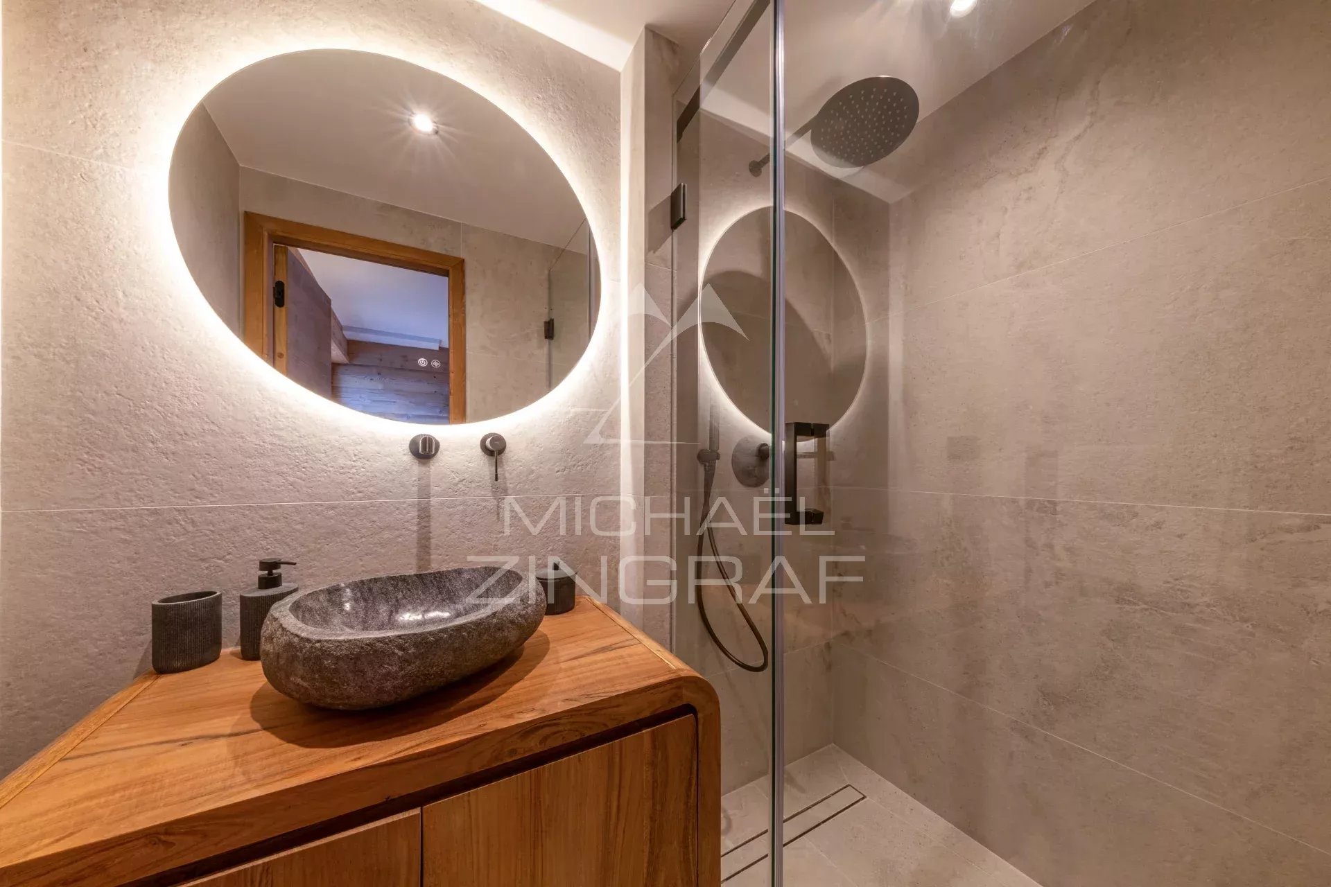 Renovated penthouse flat in Rochebrune – Four bedrooms – Panoramic views