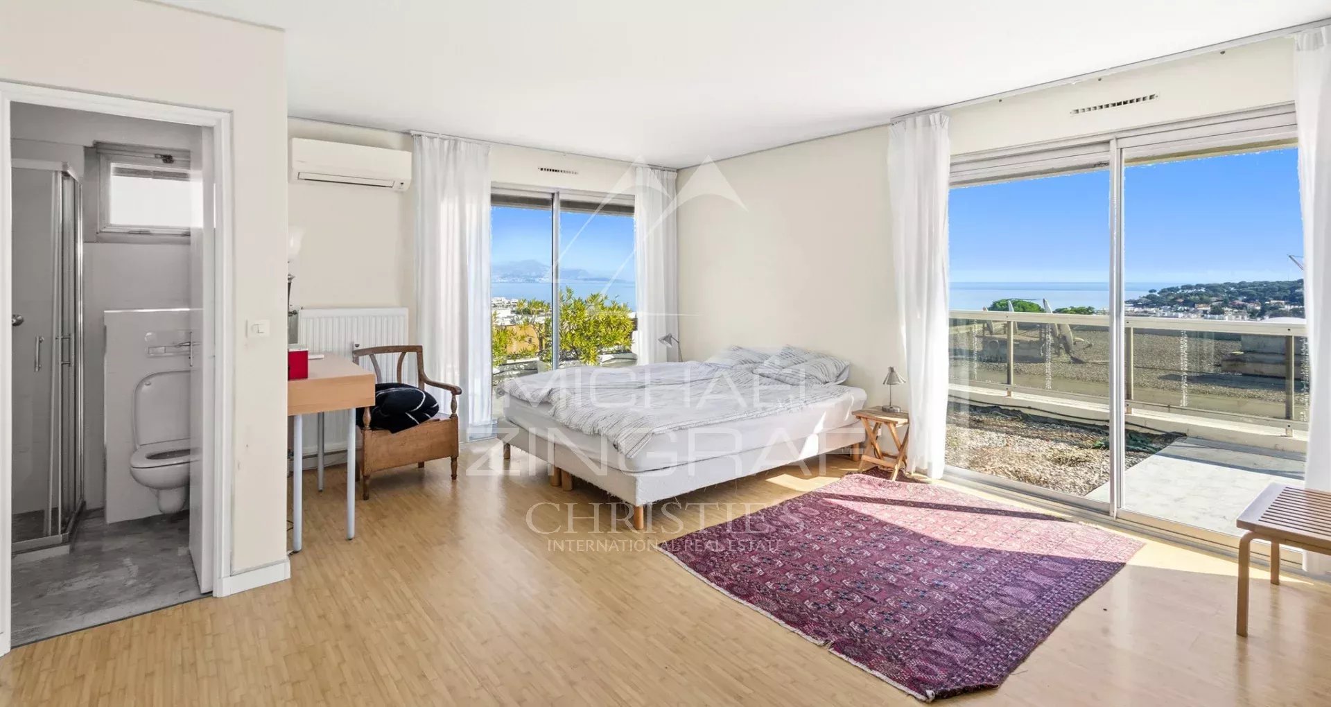 JUAN-LES-PINS – Rostagne : Villa sur le toit avec vue mer panoramique