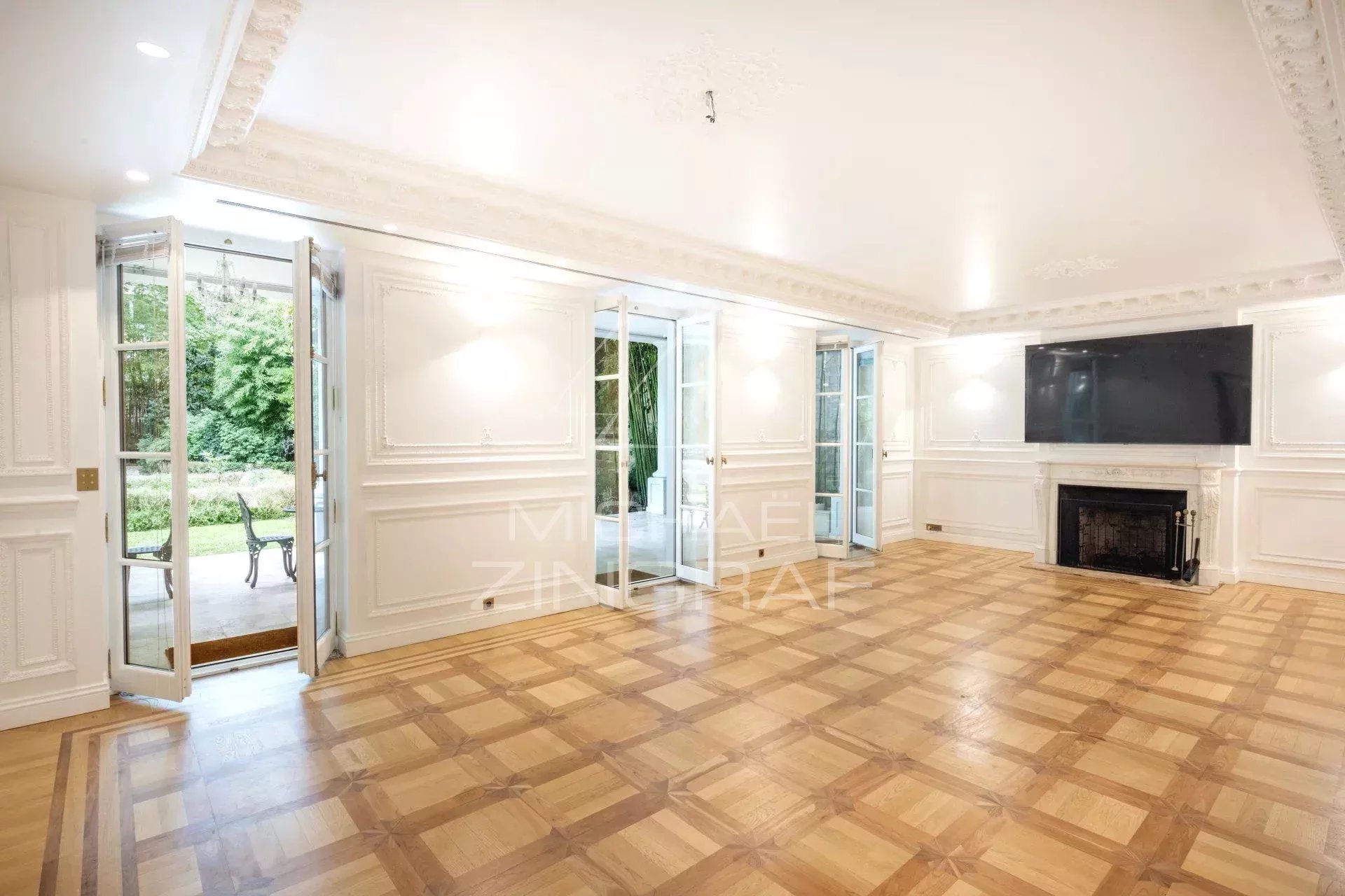 A vendre - Hotel Particulier - Jardin - Piscine