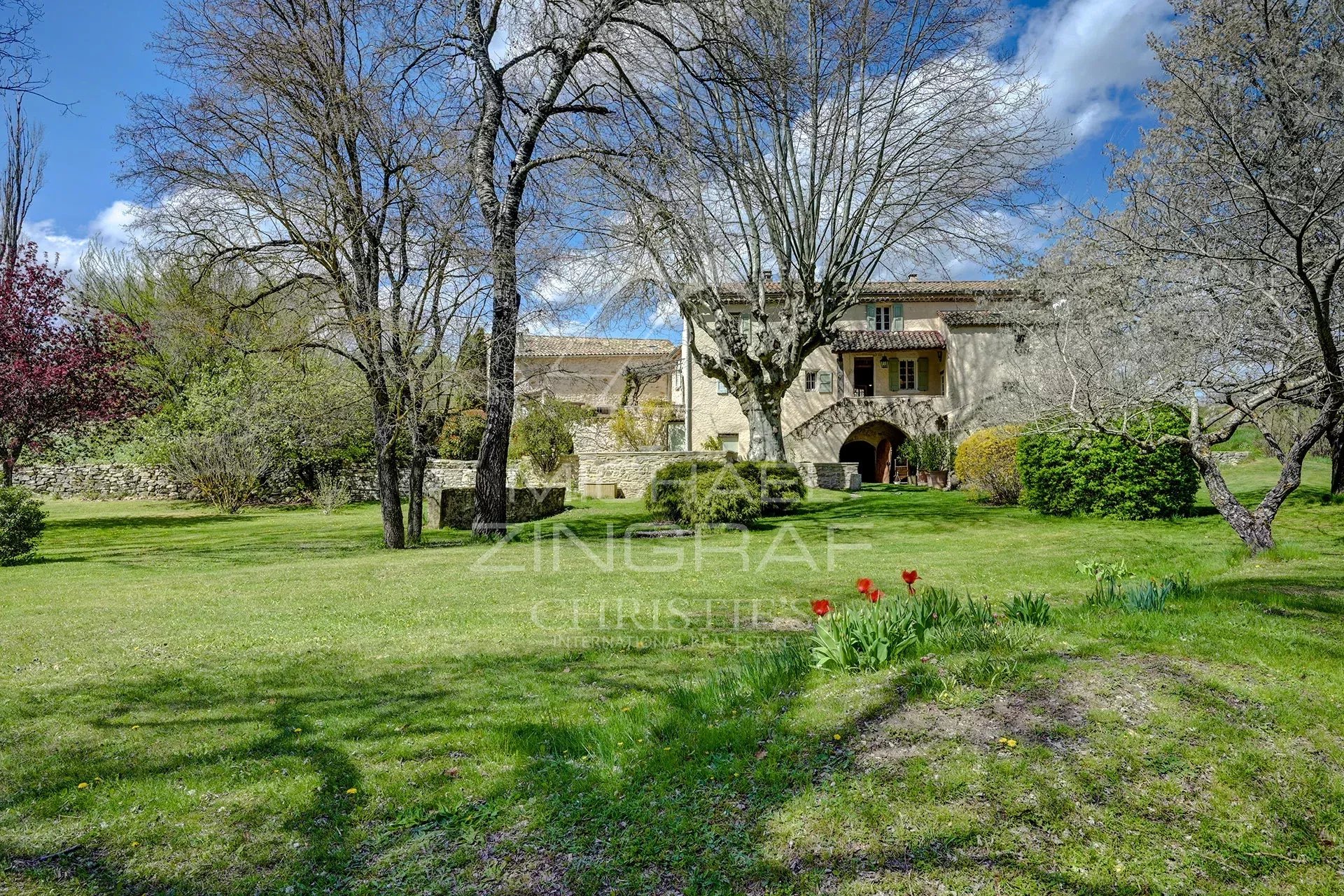 Moulin du XVII élégamment rénové